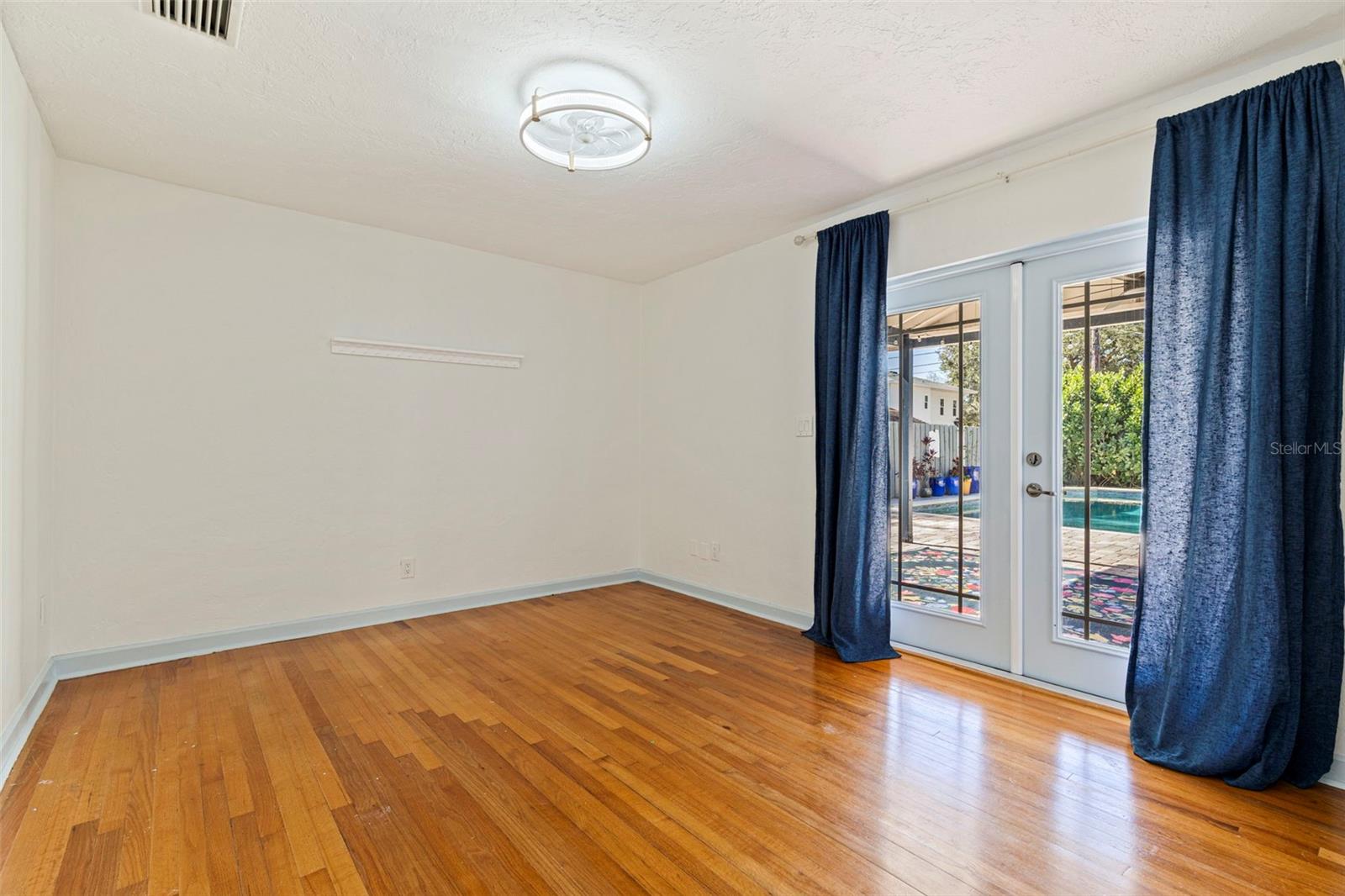 1610 14TH St ST PETERSBURG, FL 33704