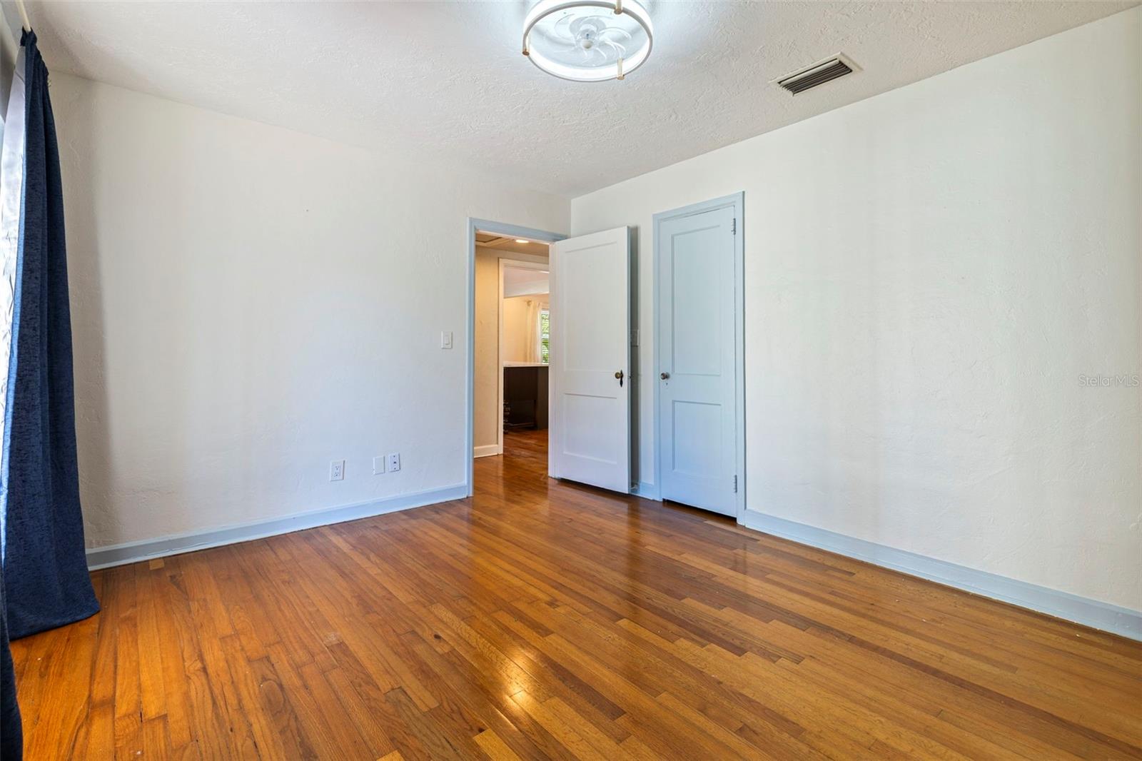 1610 14TH St ST PETERSBURG, FL 33704