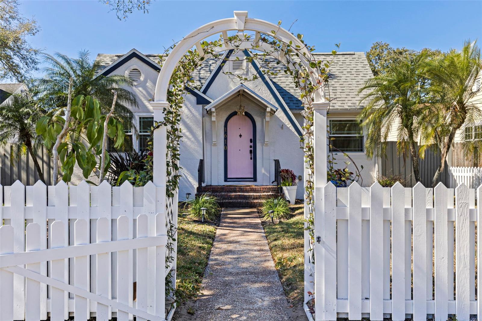 1610 14TH St ST PETERSBURG, FL 33704