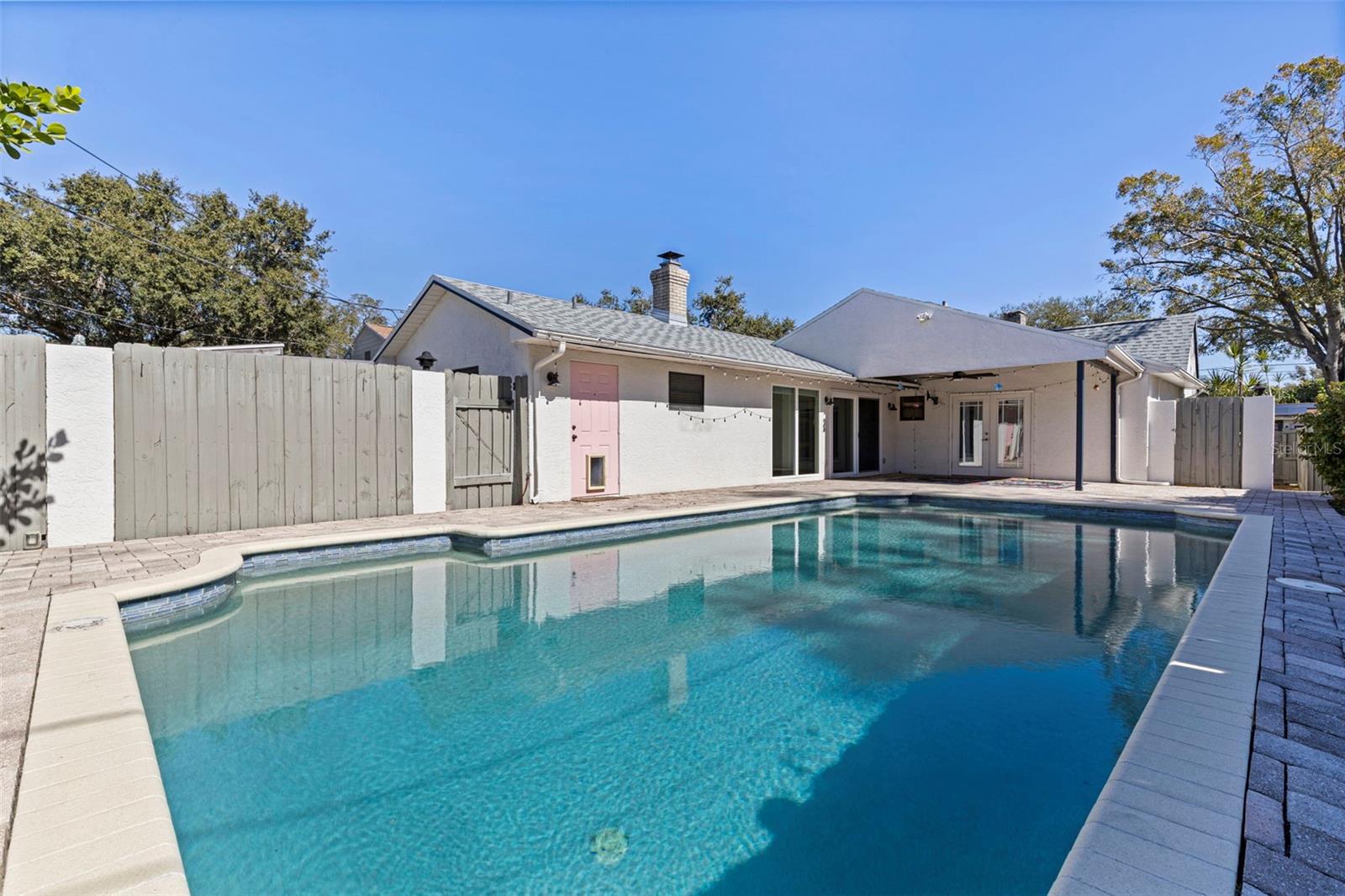 1610 14TH St ST PETERSBURG, FL 33704