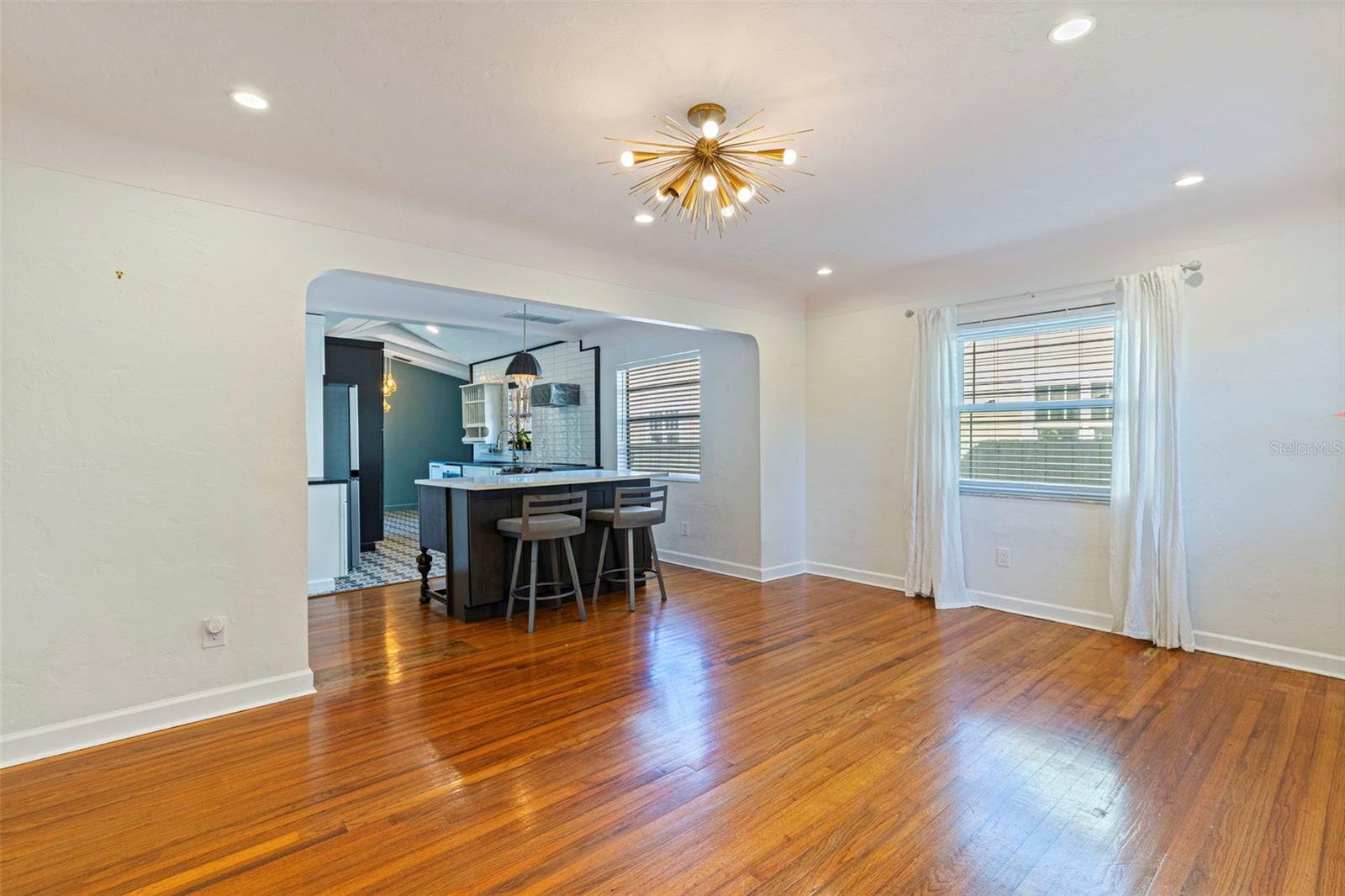 1610 14TH St ST PETERSBURG, FL 33704