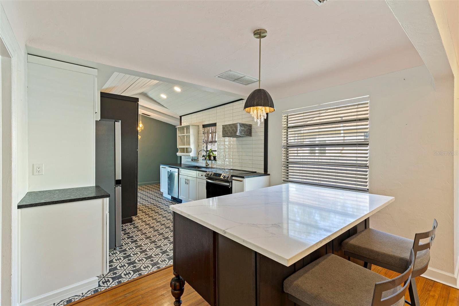 1610 14TH St ST PETERSBURG, FL 33704