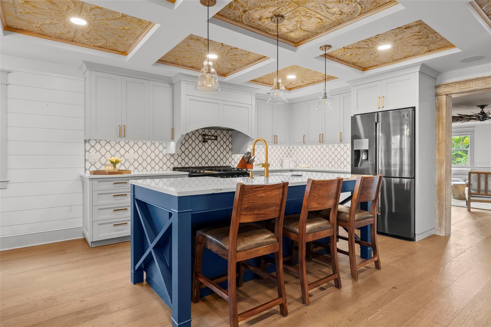 2420 14TH St ST PETERSBURG, FL 33704