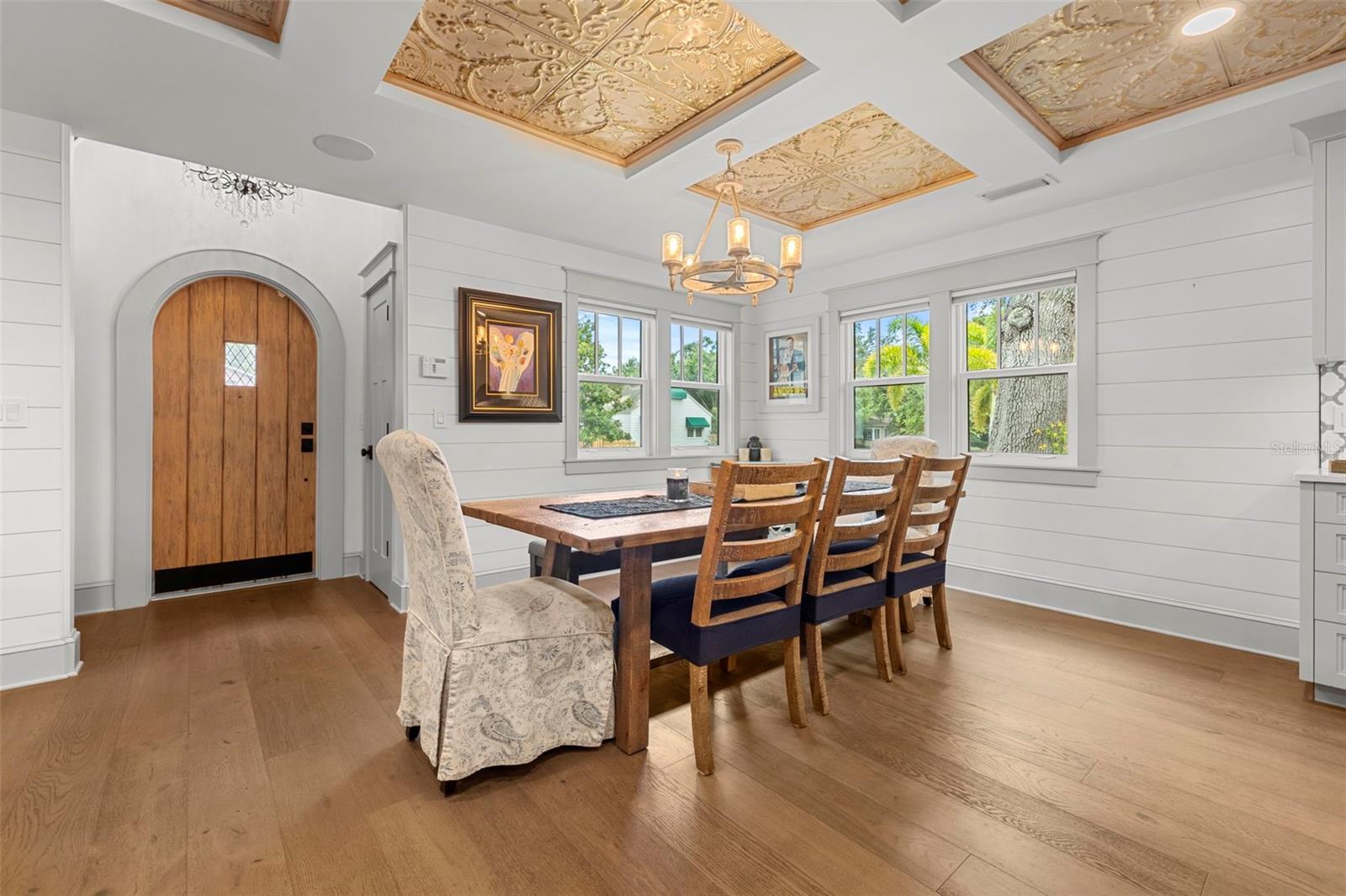 2420 14TH St ST PETERSBURG, FL 33704