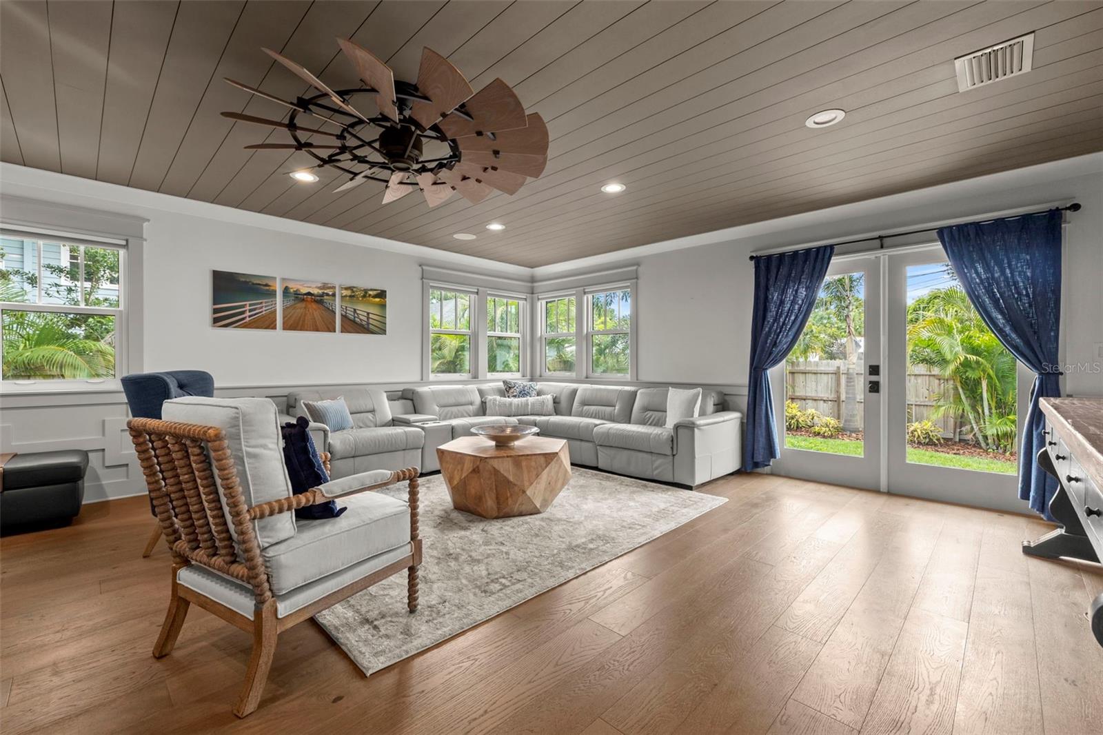 2420 14TH St ST PETERSBURG, FL 33704