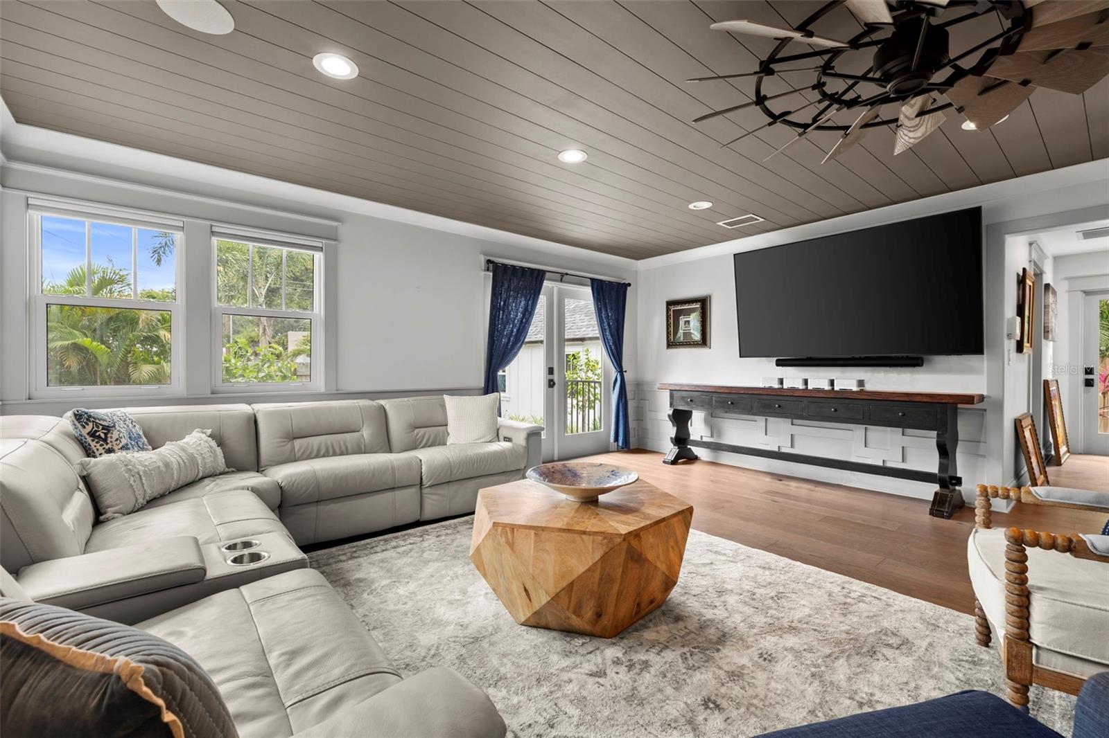 2420 14TH St ST PETERSBURG, FL 33704