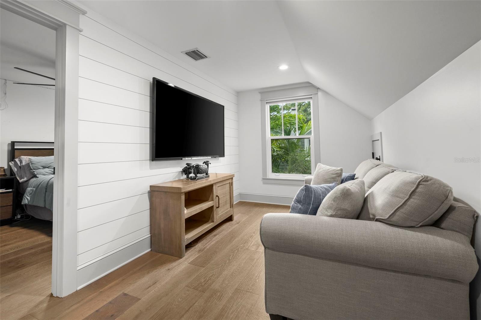 2420 14TH St ST PETERSBURG, FL 33704