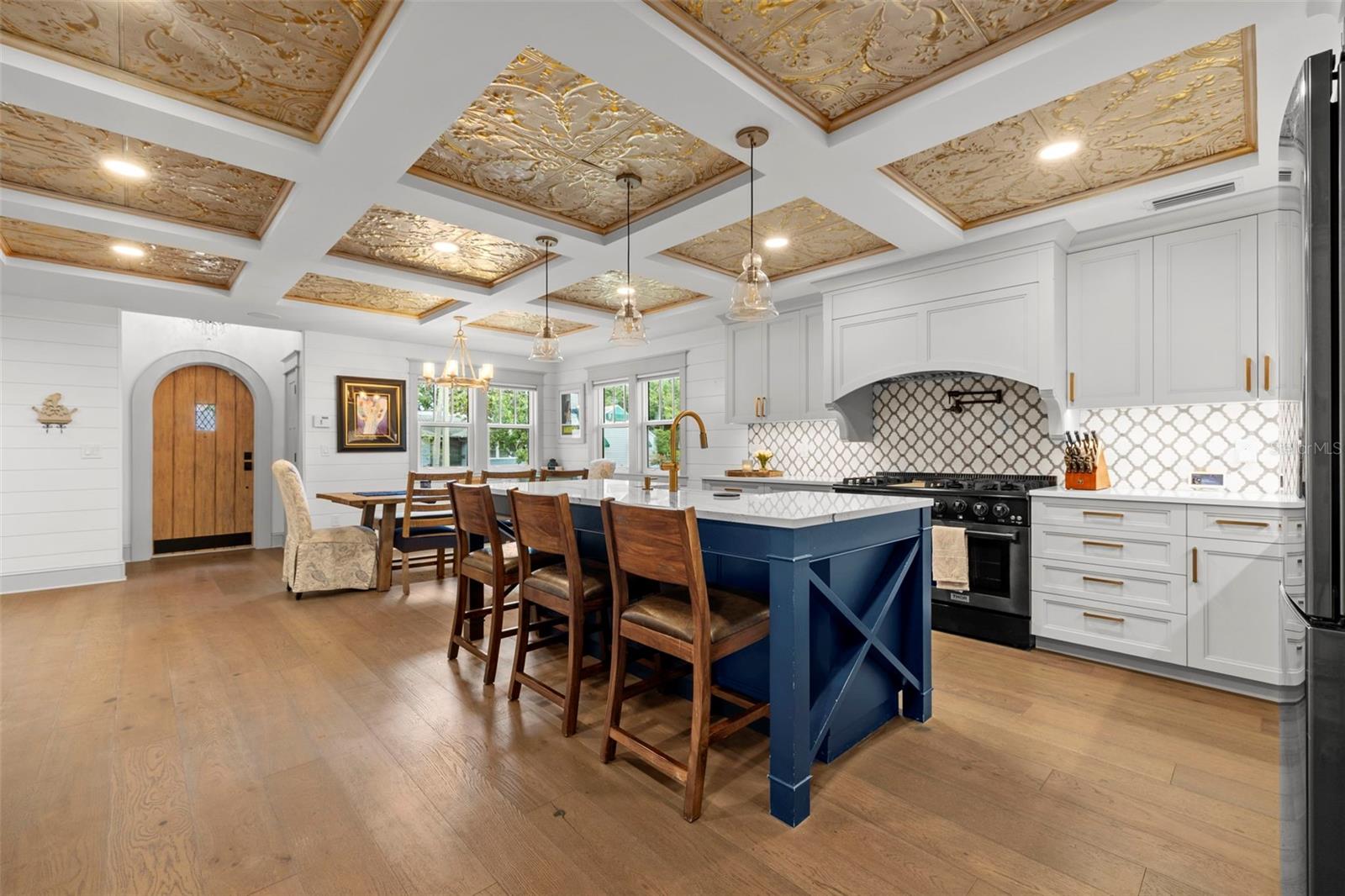 2420 14TH St ST PETERSBURG, FL 33704