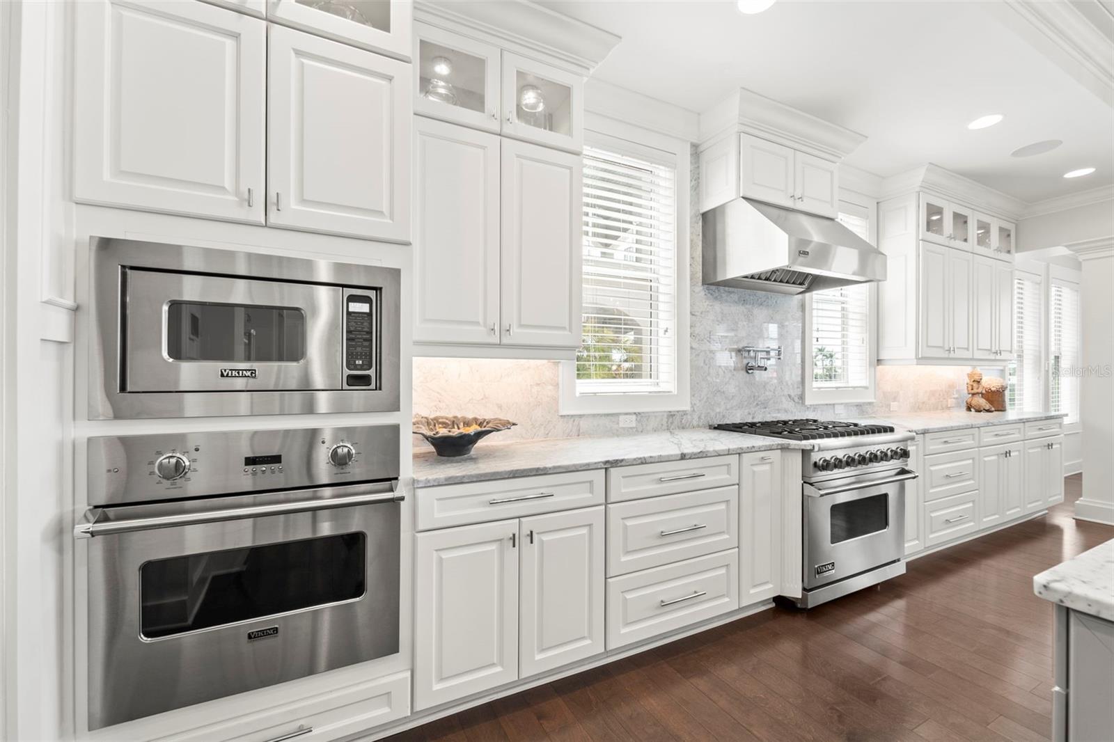19 BAYFRONT Ct ST PETERSBURG, FL 33711