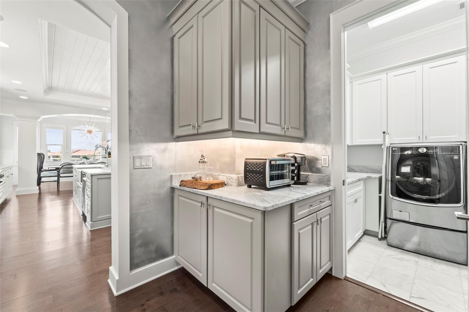 19 BAYFRONT Ct ST PETERSBURG, FL 33711