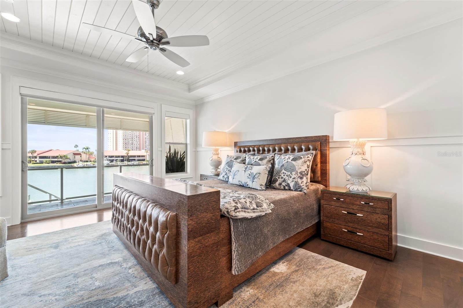 19 BAYFRONT Ct ST PETERSBURG, FL 33711