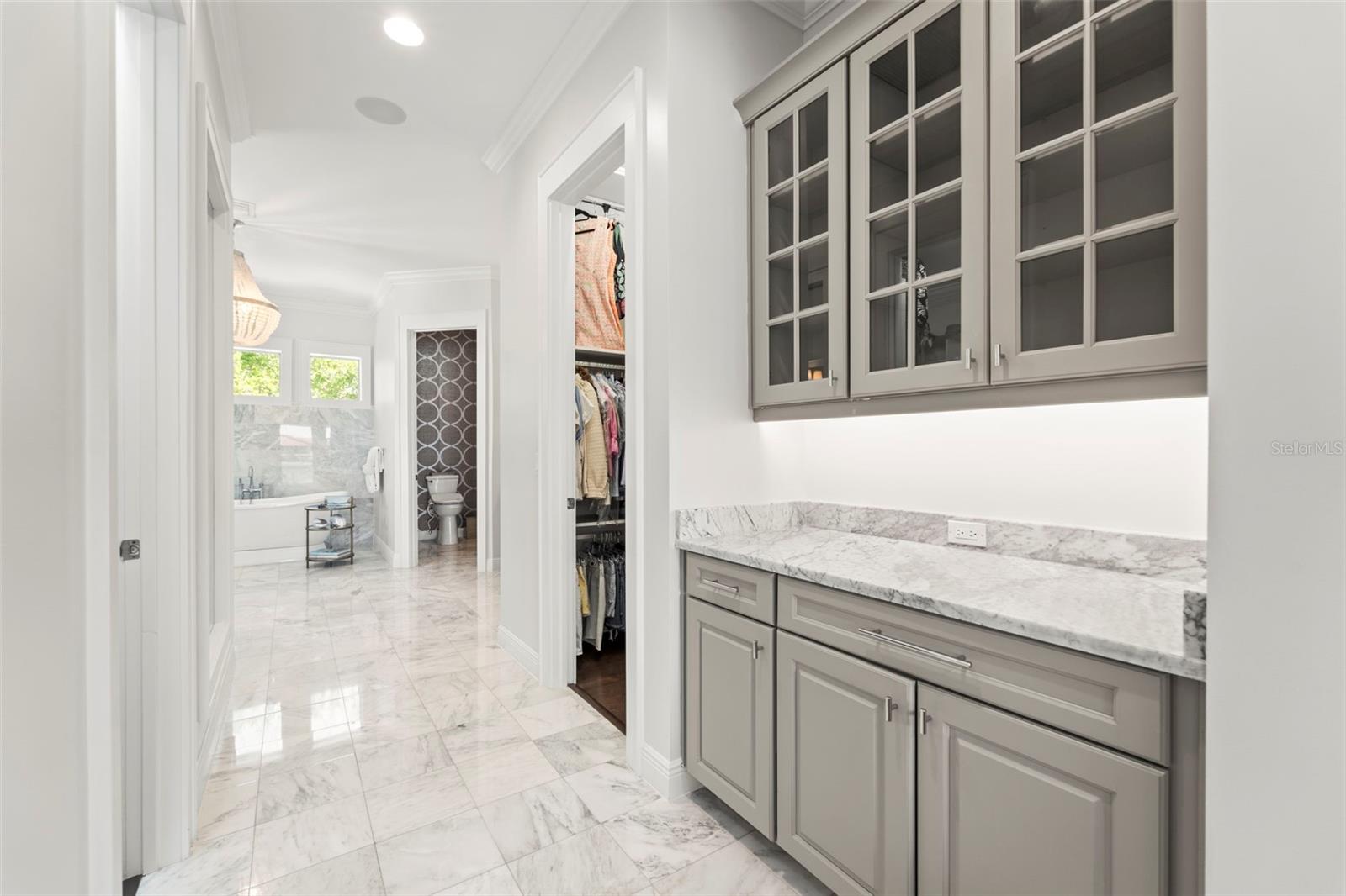 19 BAYFRONT Ct ST PETERSBURG, FL 33711