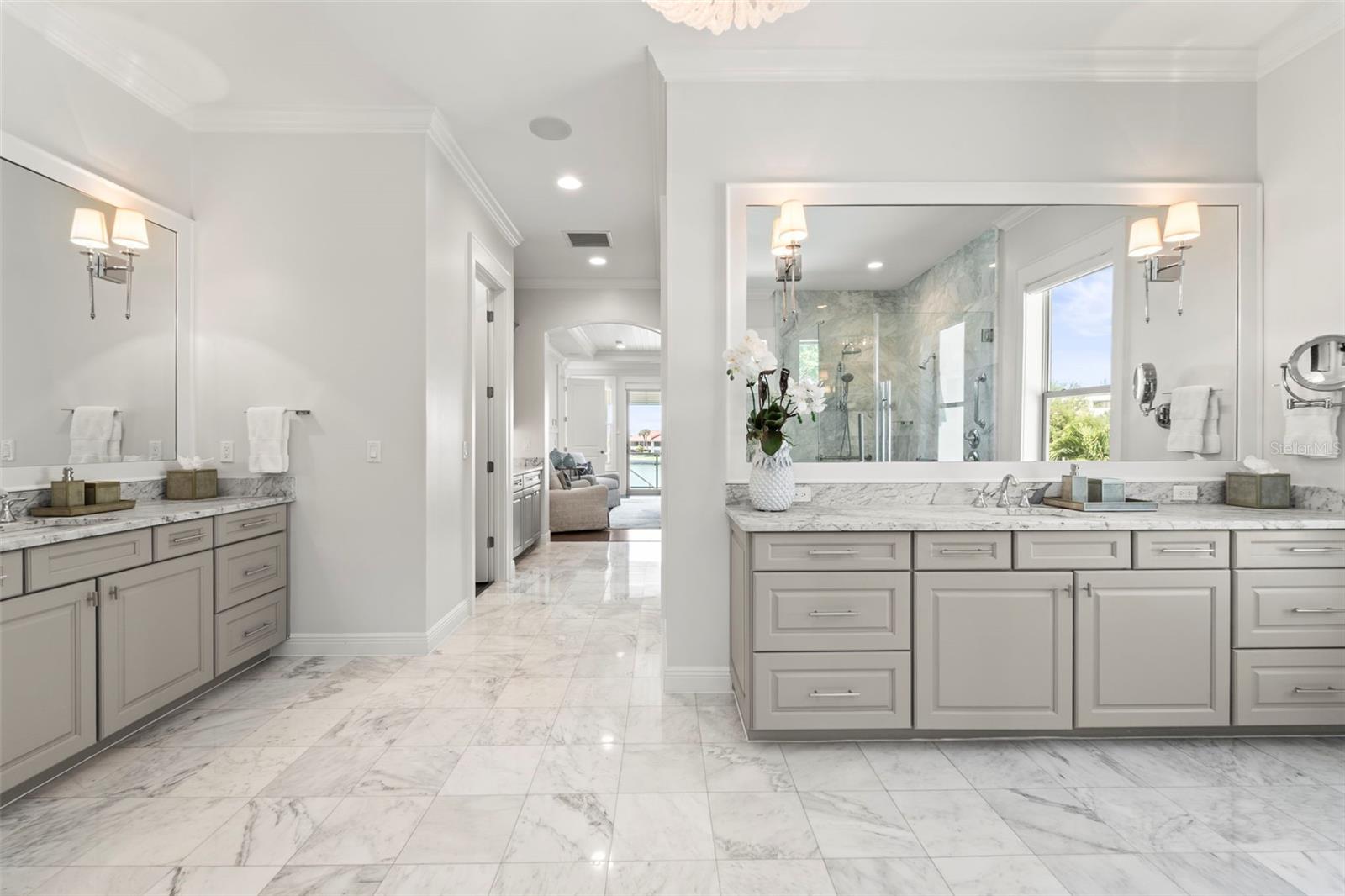 19 BAYFRONT Ct ST PETERSBURG, FL 33711