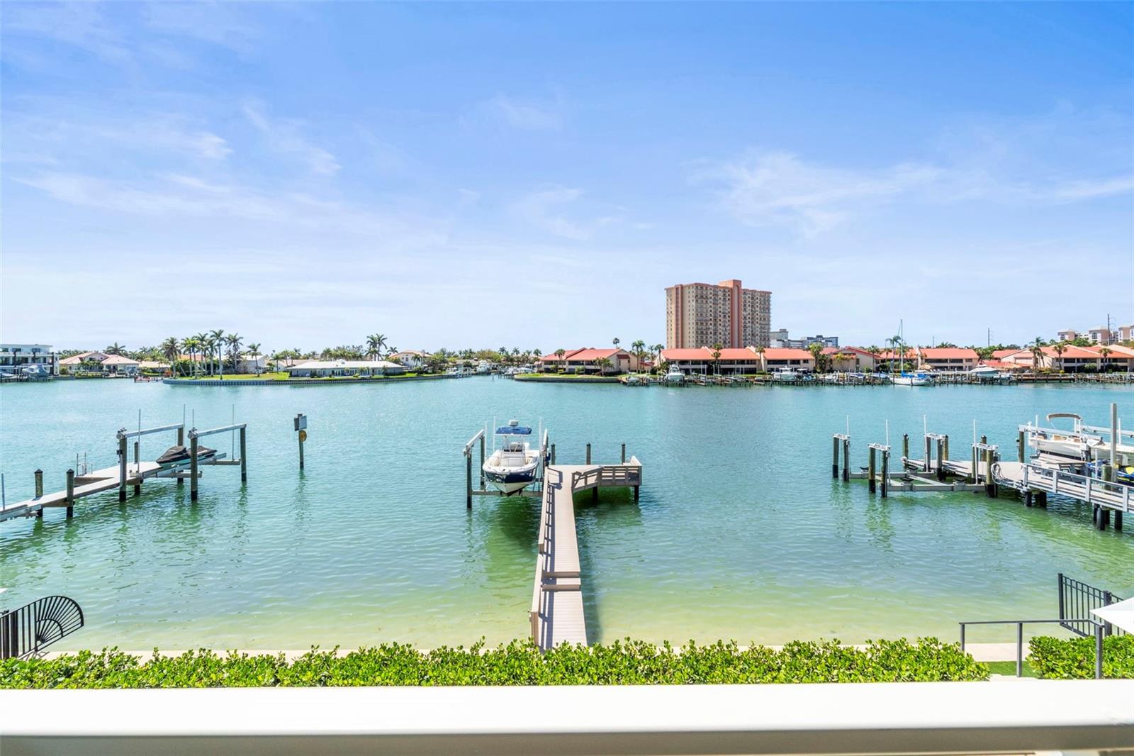 19 BAYFRONT Ct ST PETERSBURG, FL 33711