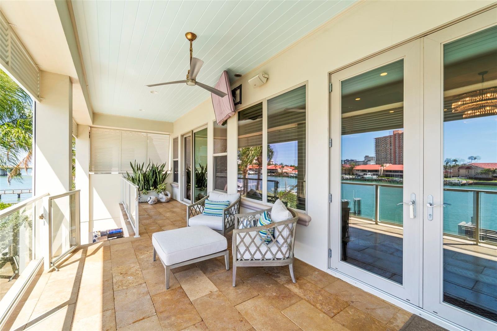 19 BAYFRONT Ct ST PETERSBURG, FL 33711