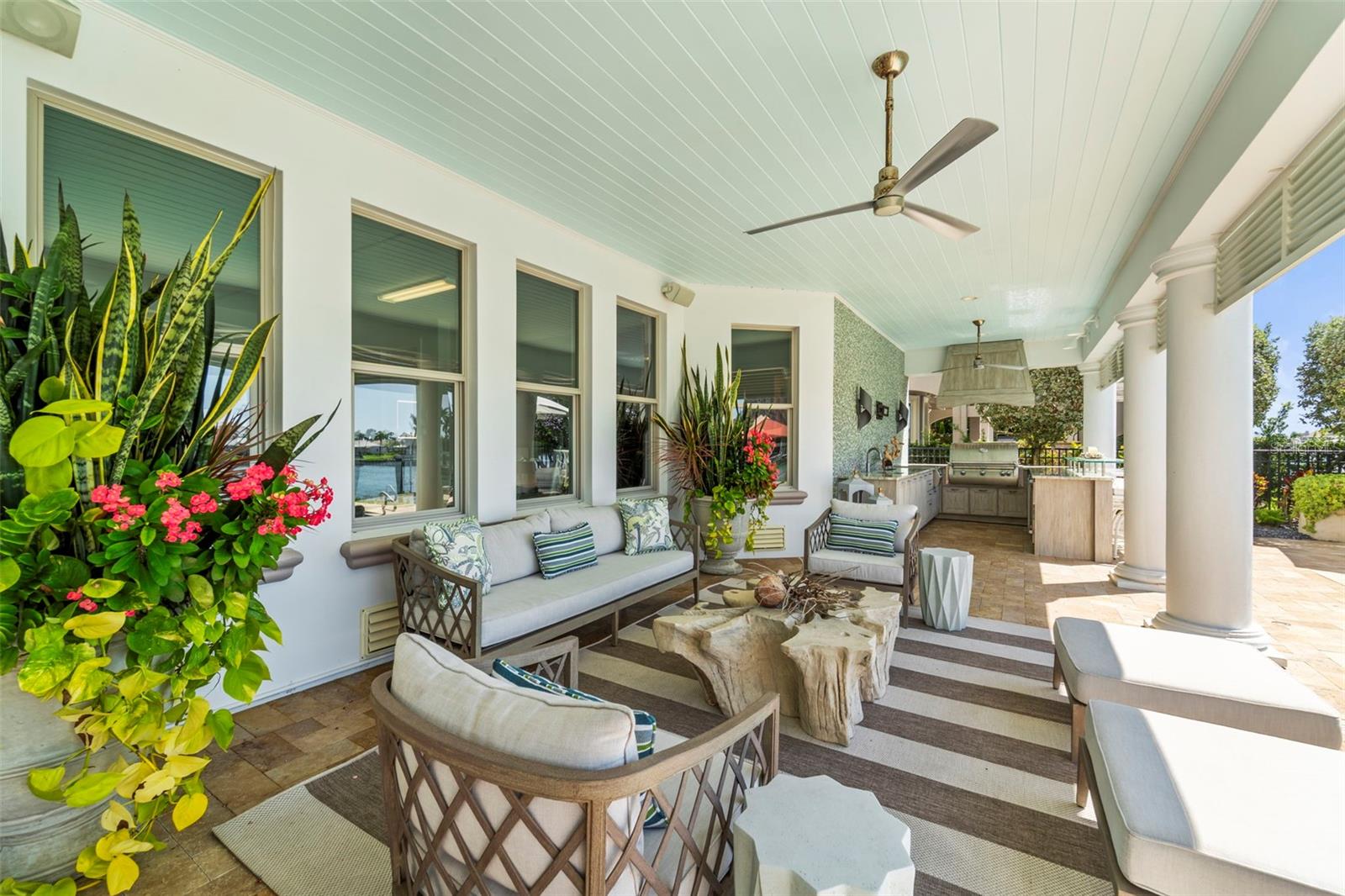 19 BAYFRONT Ct ST PETERSBURG, FL 33711