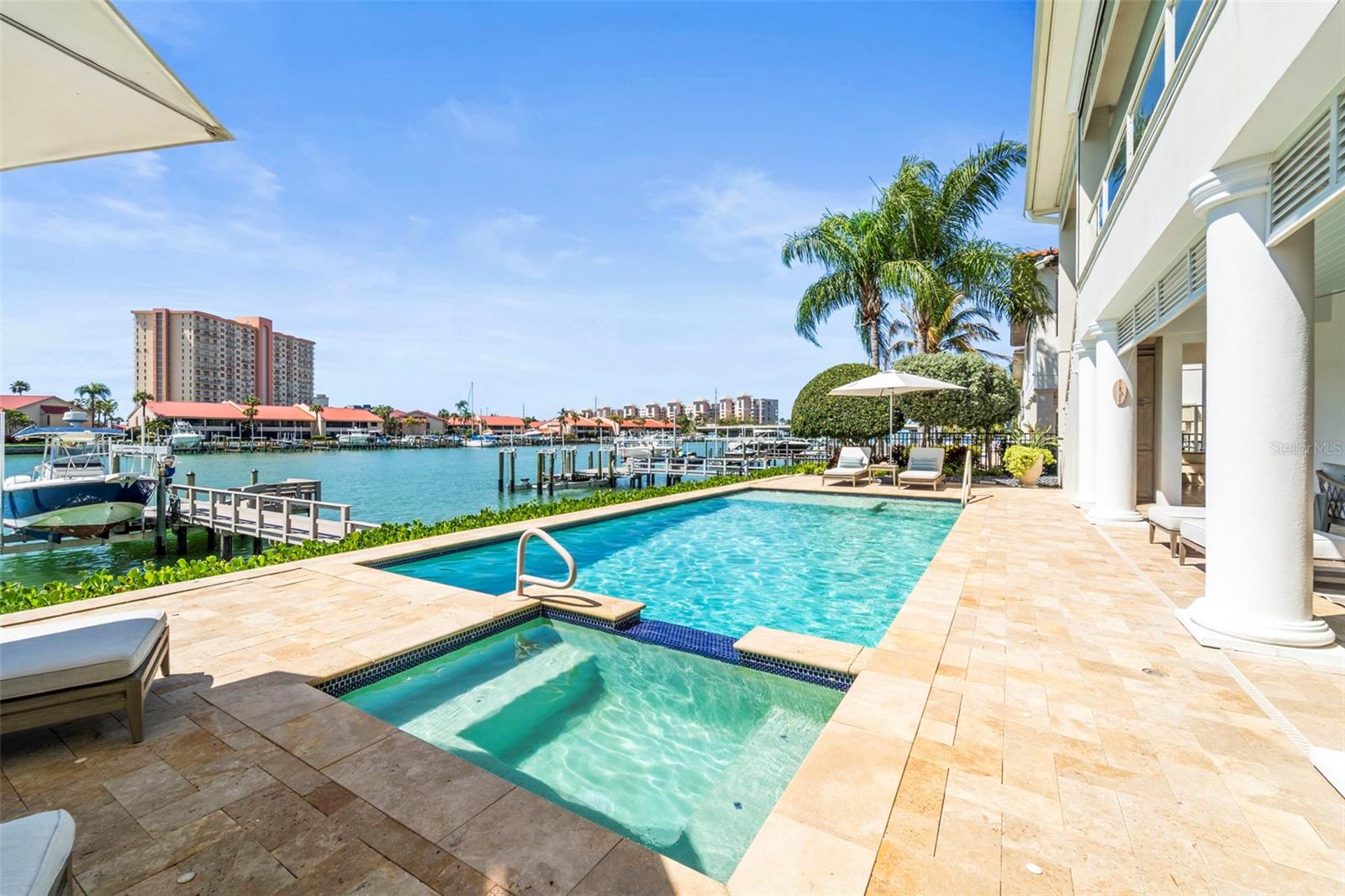 19 BAYFRONT Ct ST PETERSBURG, FL 33711