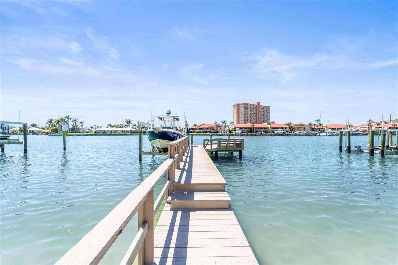 19 BAYFRONT Ct ST PETERSBURG, FL 33711