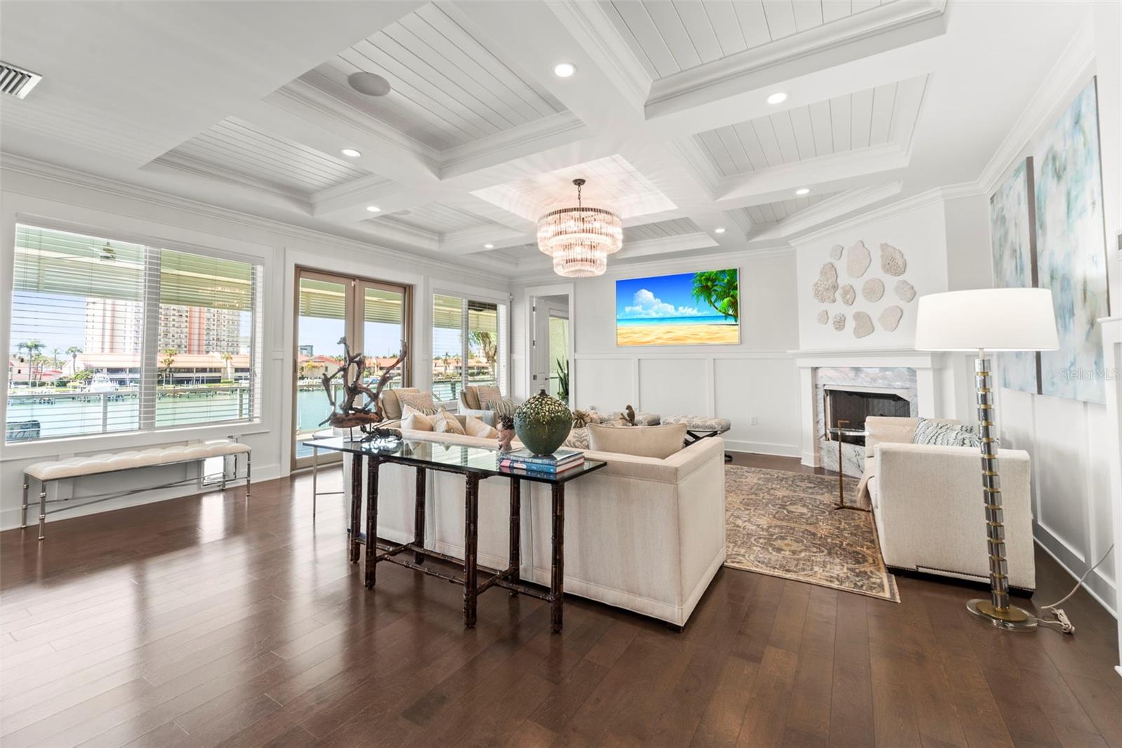 19 BAYFRONT Ct ST PETERSBURG, FL 33711