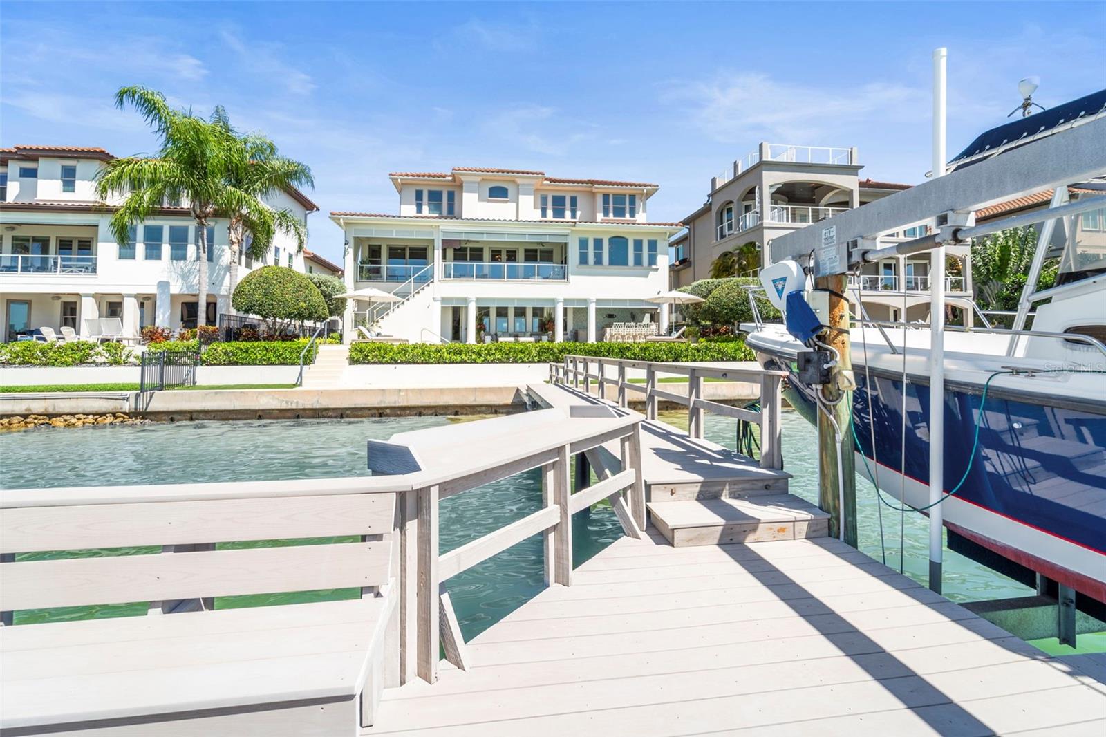 19 BAYFRONT Ct ST PETERSBURG, FL 33711