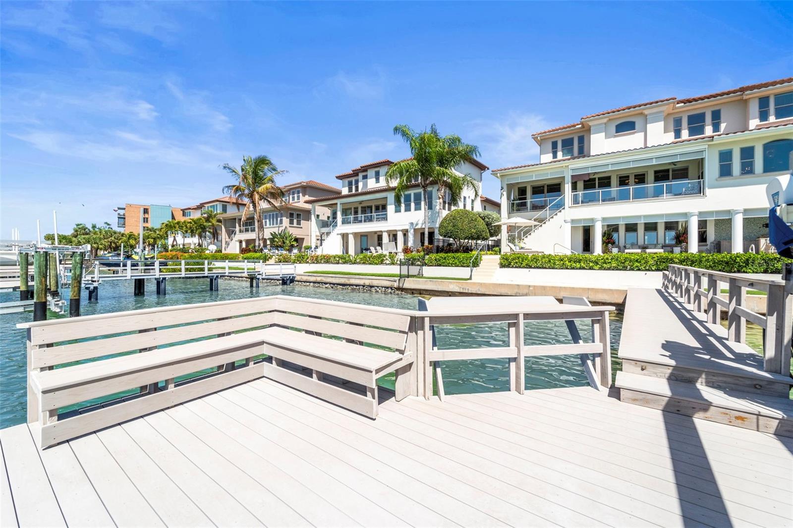 19 BAYFRONT Ct ST PETERSBURG, FL 33711
