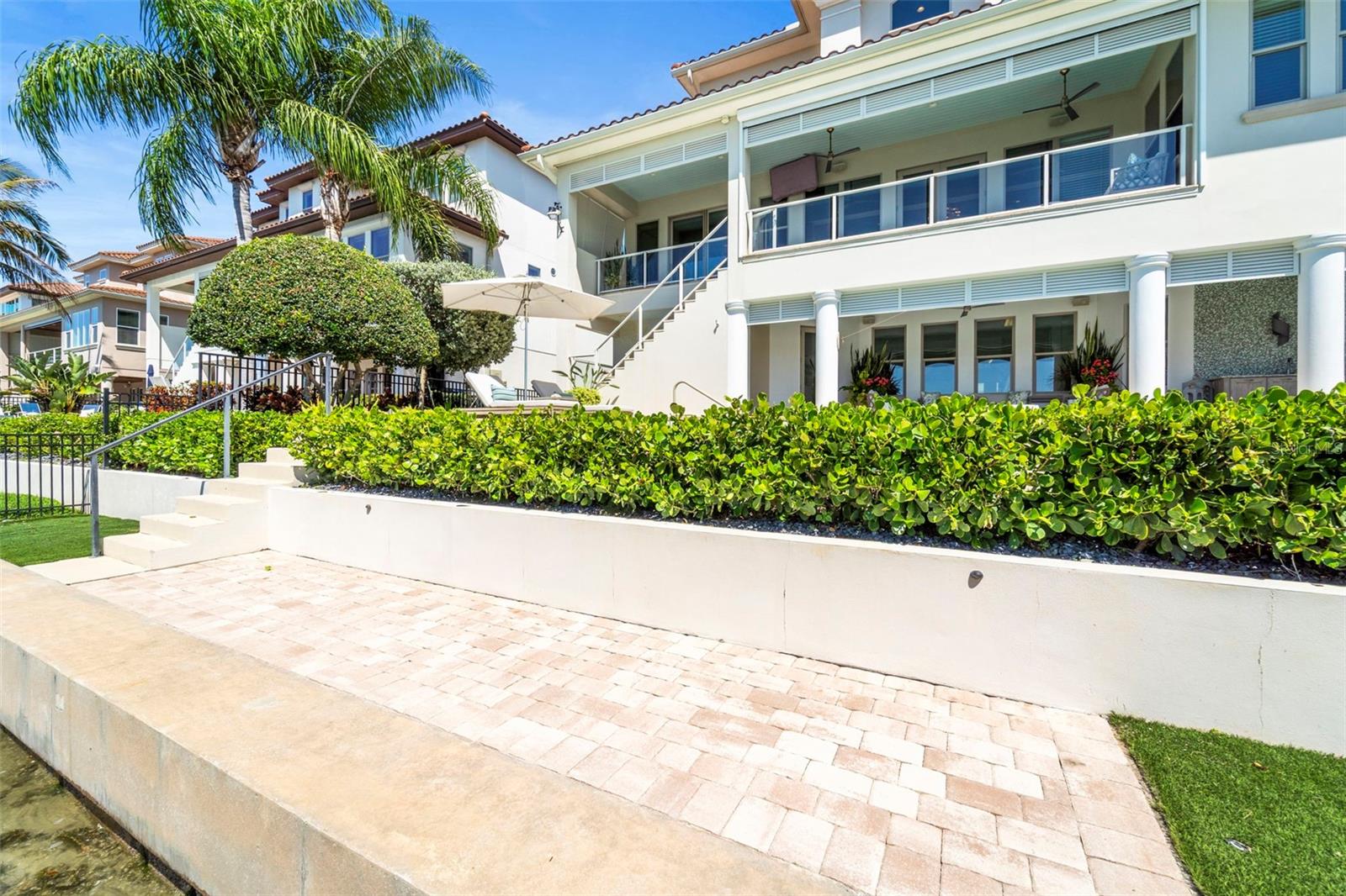 19 BAYFRONT Ct ST PETERSBURG, FL 33711