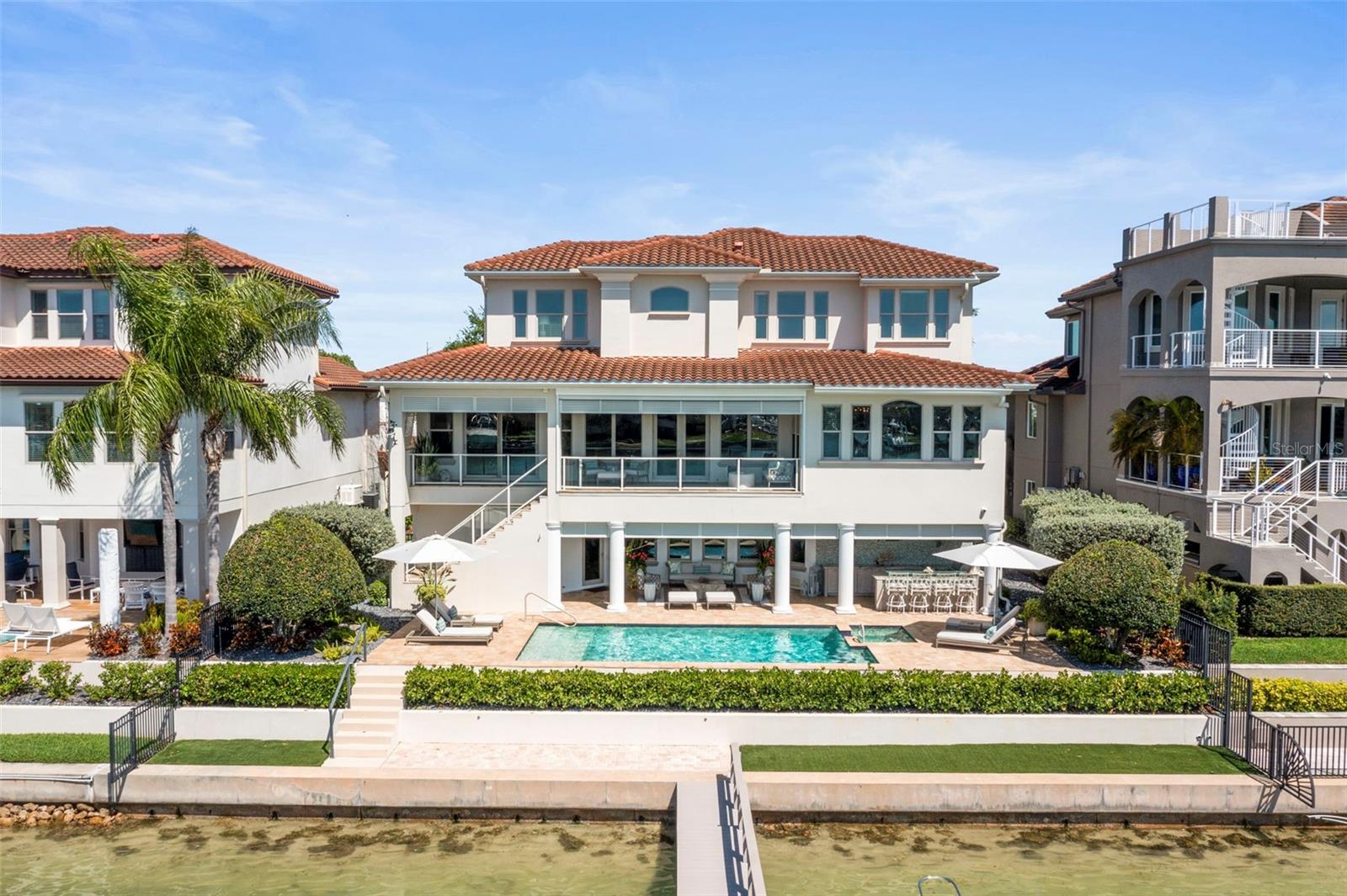 19 BAYFRONT Ct ST PETERSBURG, FL 33711