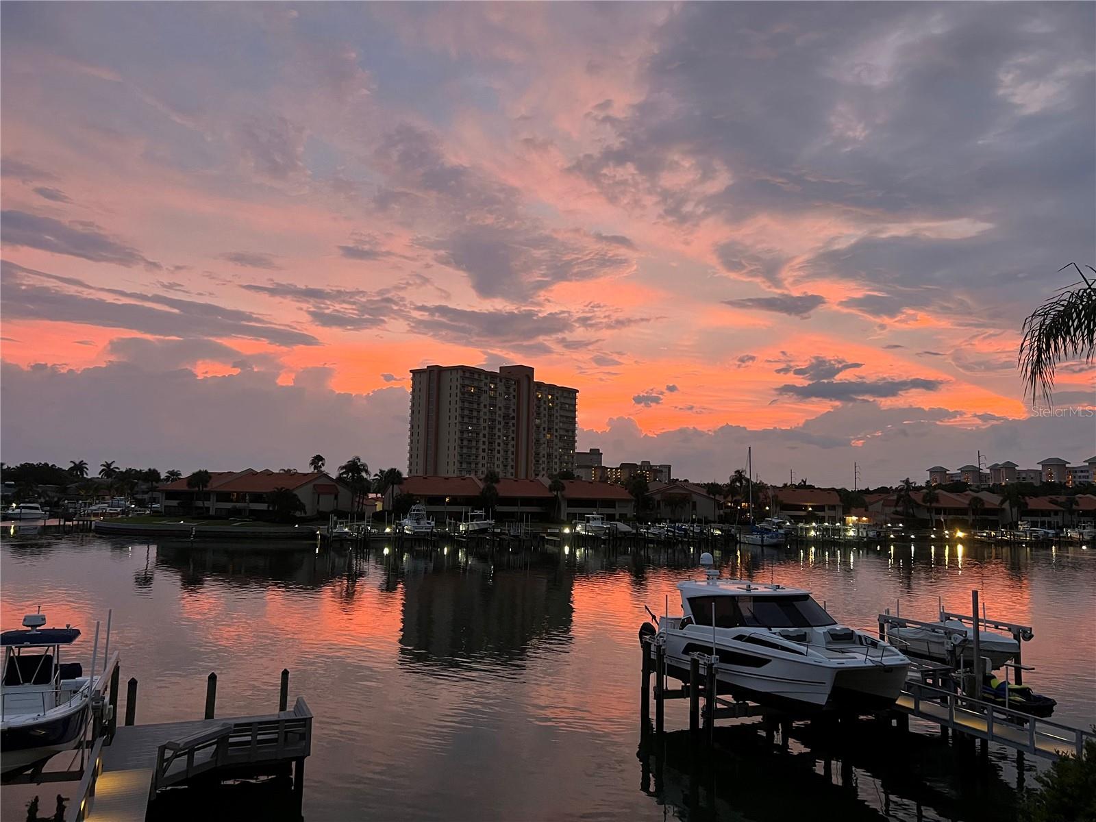 19 BAYFRONT Ct ST PETERSBURG, FL 33711