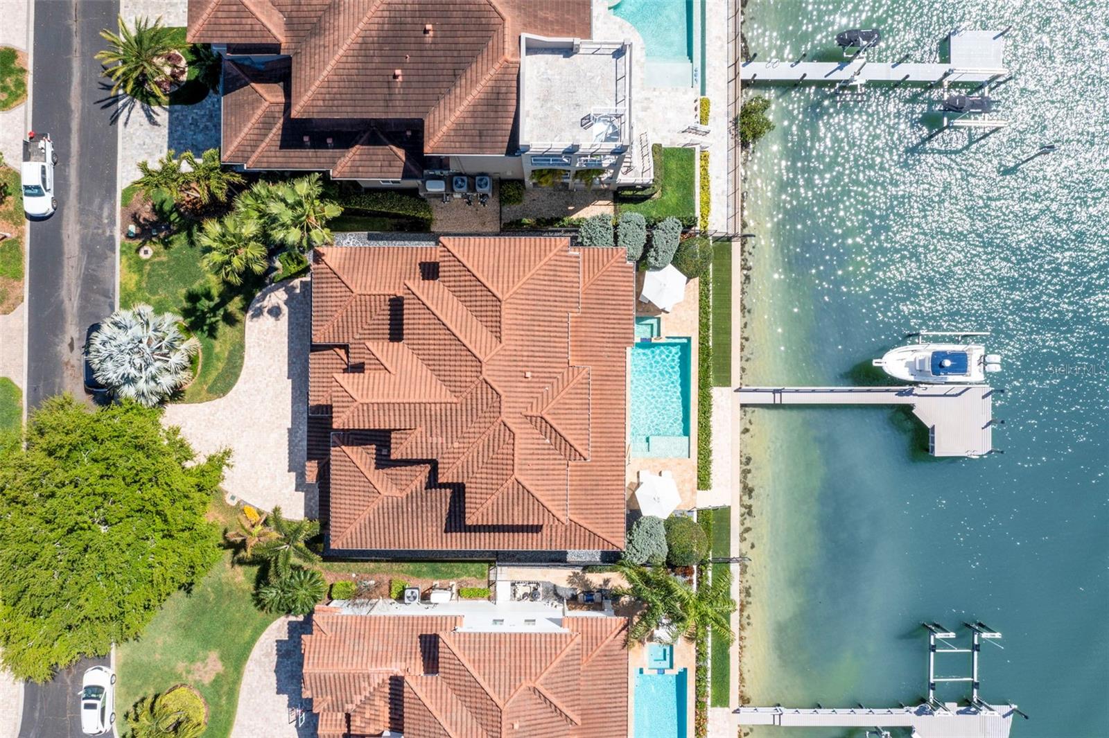 19 BAYFRONT Ct ST PETERSBURG, FL 33711