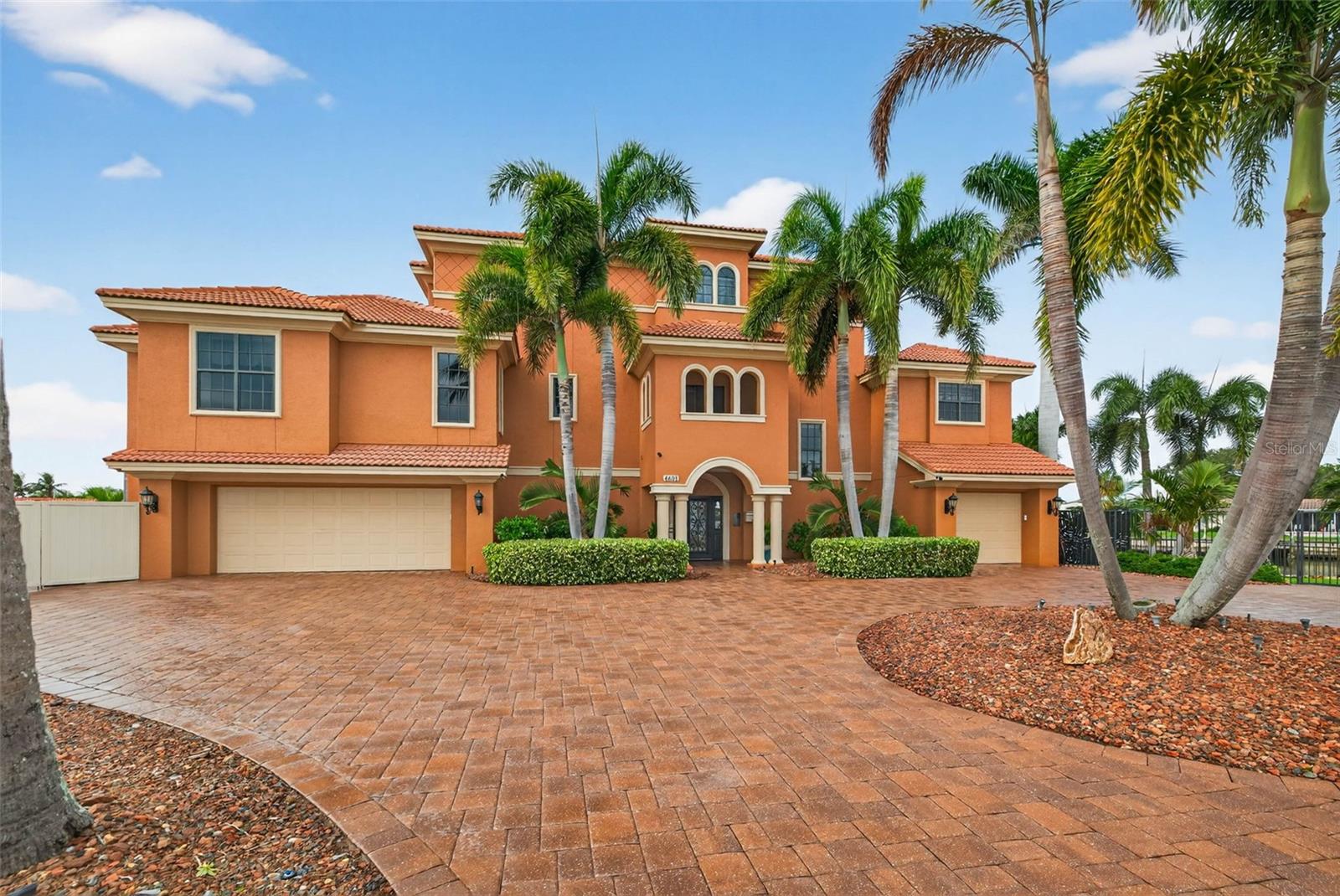 4401 38TH St ST PETERSBURG, FL 33711