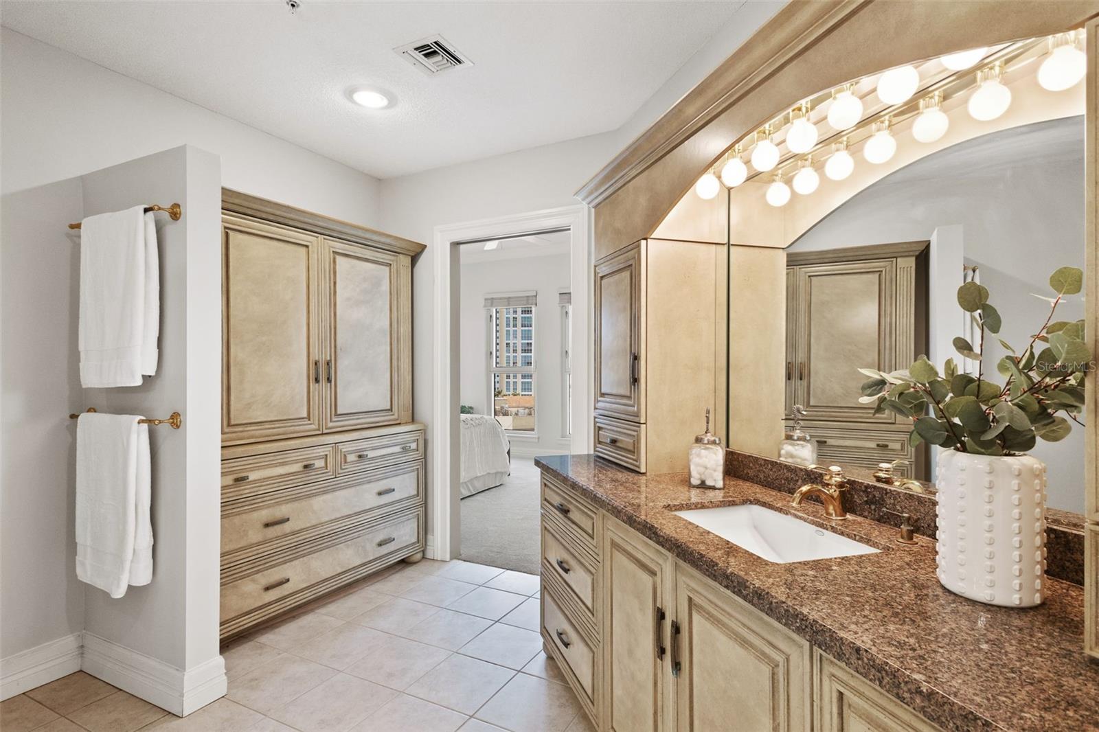 288 Bch Dr #9B ST PETERSBURG, FL 33701