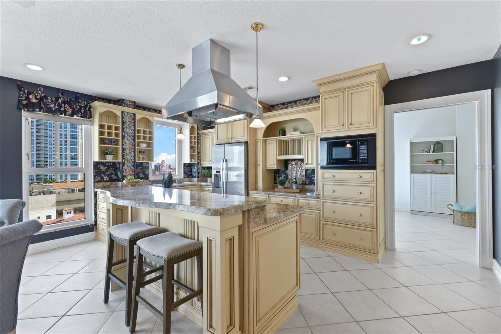 288 Bch Dr #9B ST PETERSBURG, FL 33701