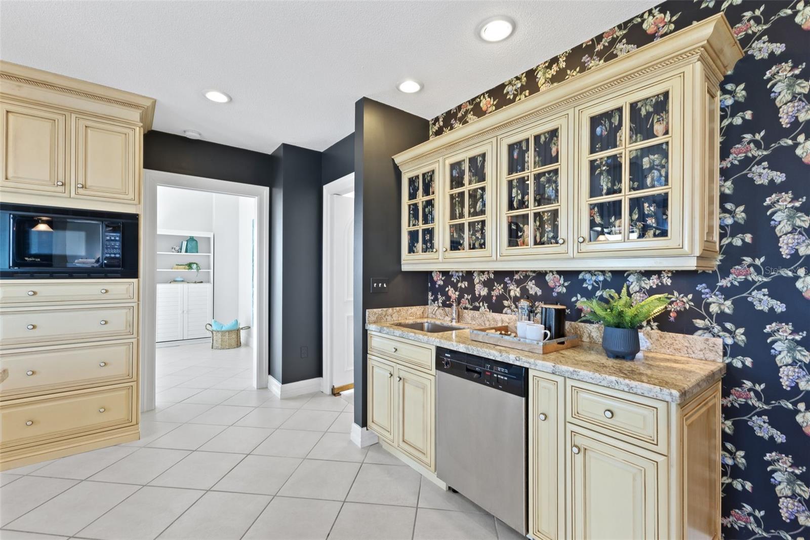 288 Bch Dr #9B ST PETERSBURG, FL 33701