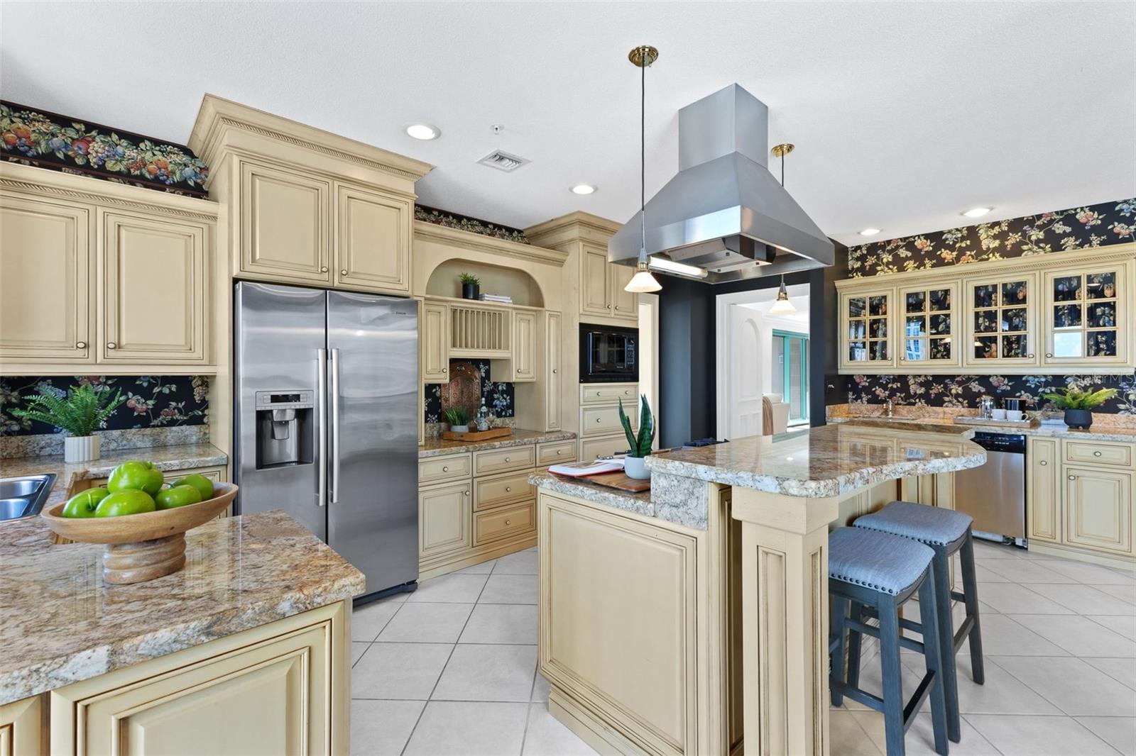 288 Bch Dr #9B ST PETERSBURG, FL 33701
