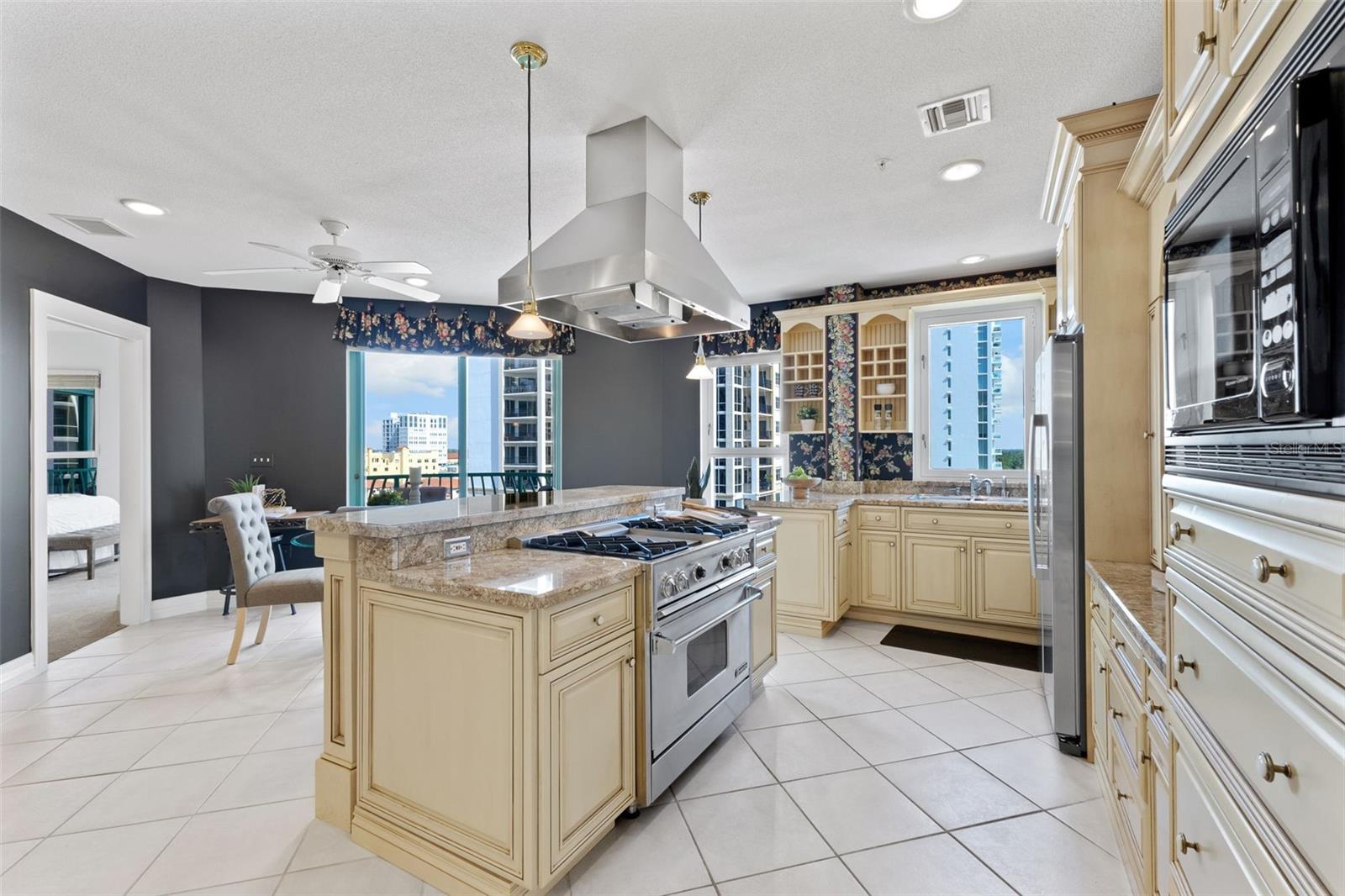 288 Bch Dr #9B ST PETERSBURG, FL 33701