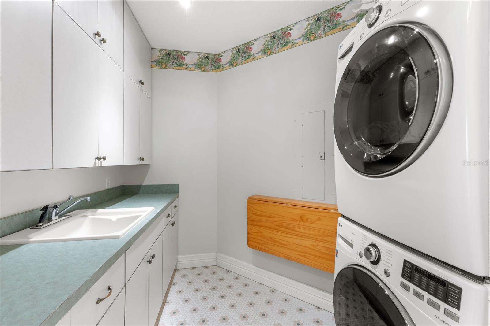 288 Bch Dr #9B ST PETERSBURG, FL 33701