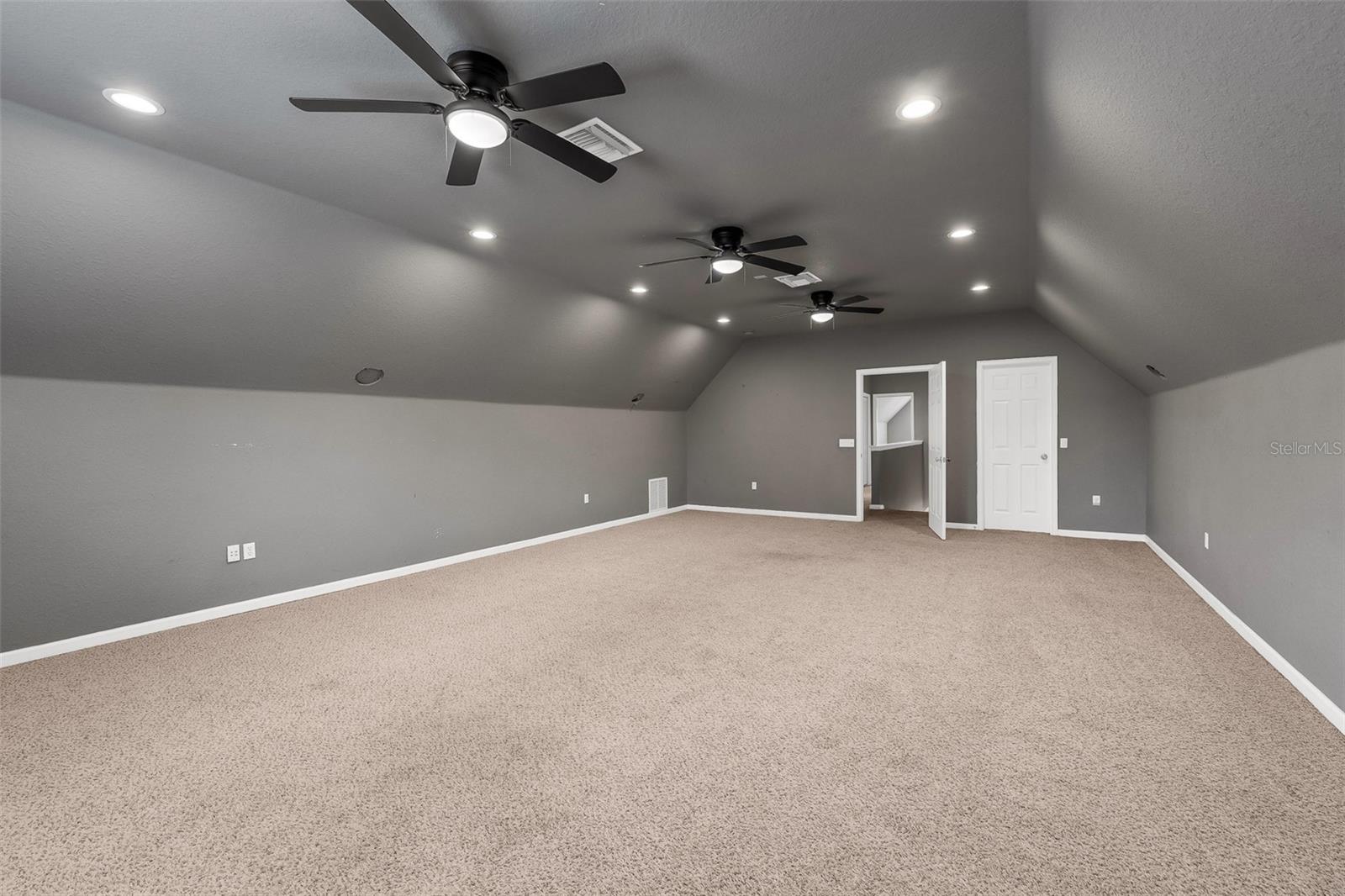 1698 TAYLOR Rdg Cir KISSIMMEE, FL 34744