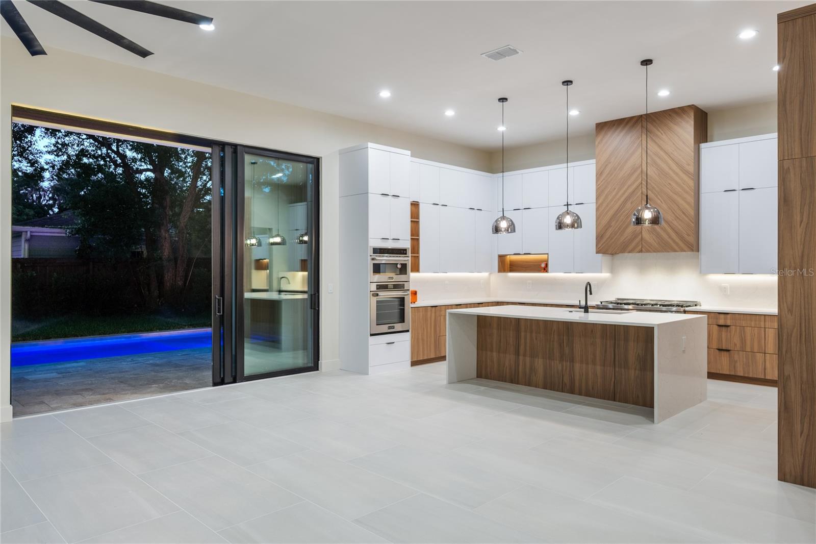737 N SUMMERLIN Ave ORLANDO, FL 32803