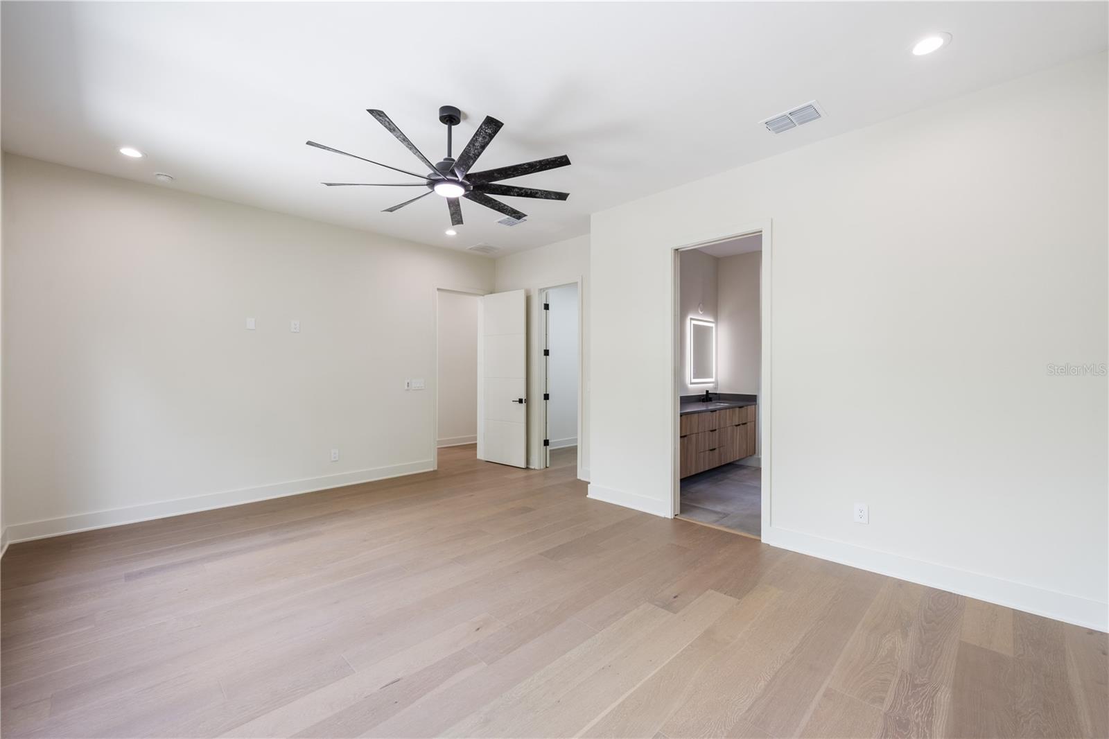 737 N SUMMERLIN Ave ORLANDO, FL 32803