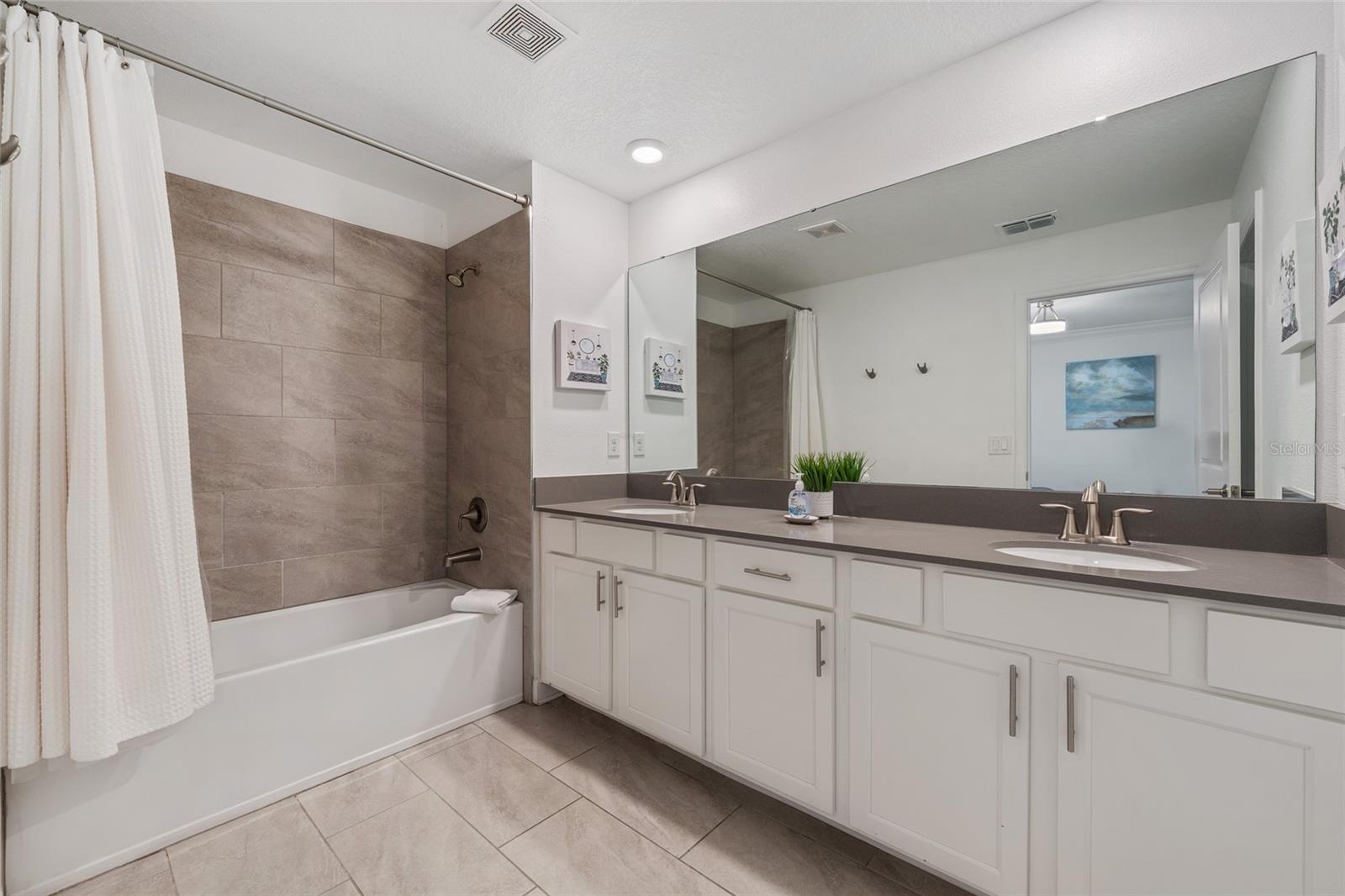 1070 SPLASH SHOT Pl DAVENPORT, FL 33896