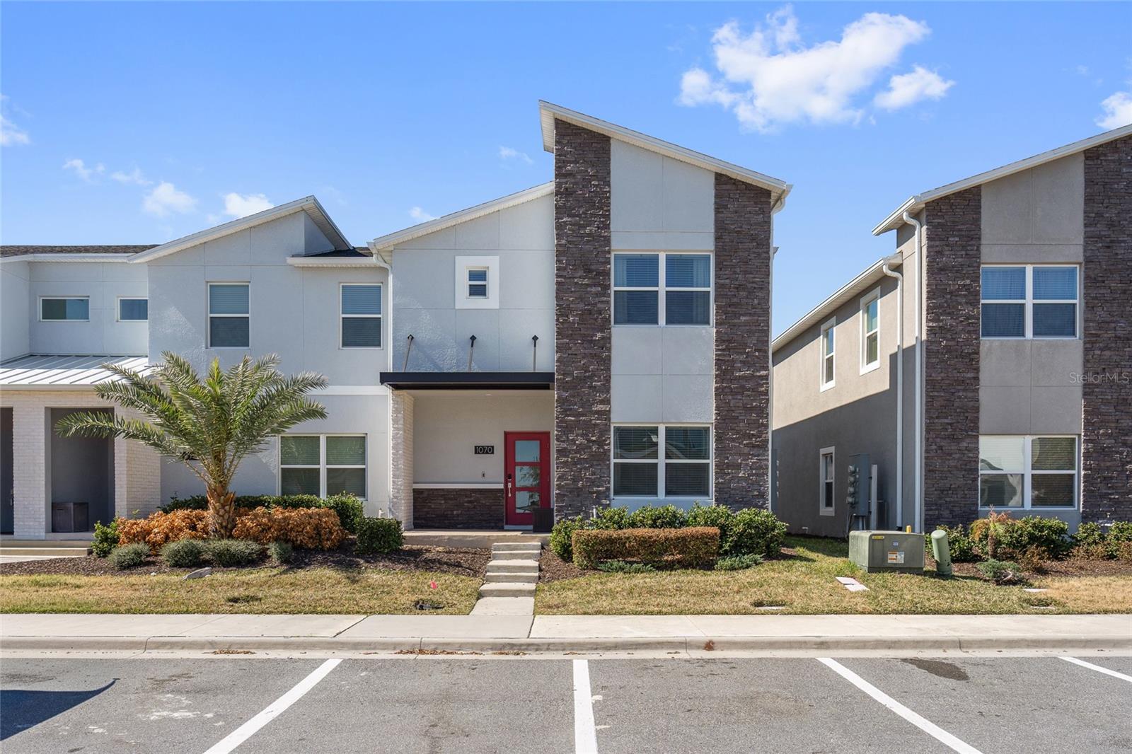 1070 SPLASH SHOT Pl DAVENPORT, FL 33896