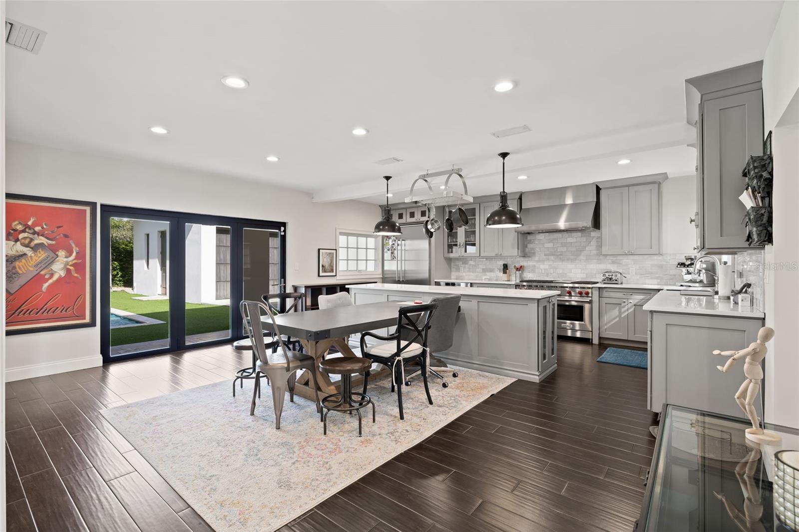 140 BRIGHTWATERS Blvd ST PETERSBURG, FL 33704