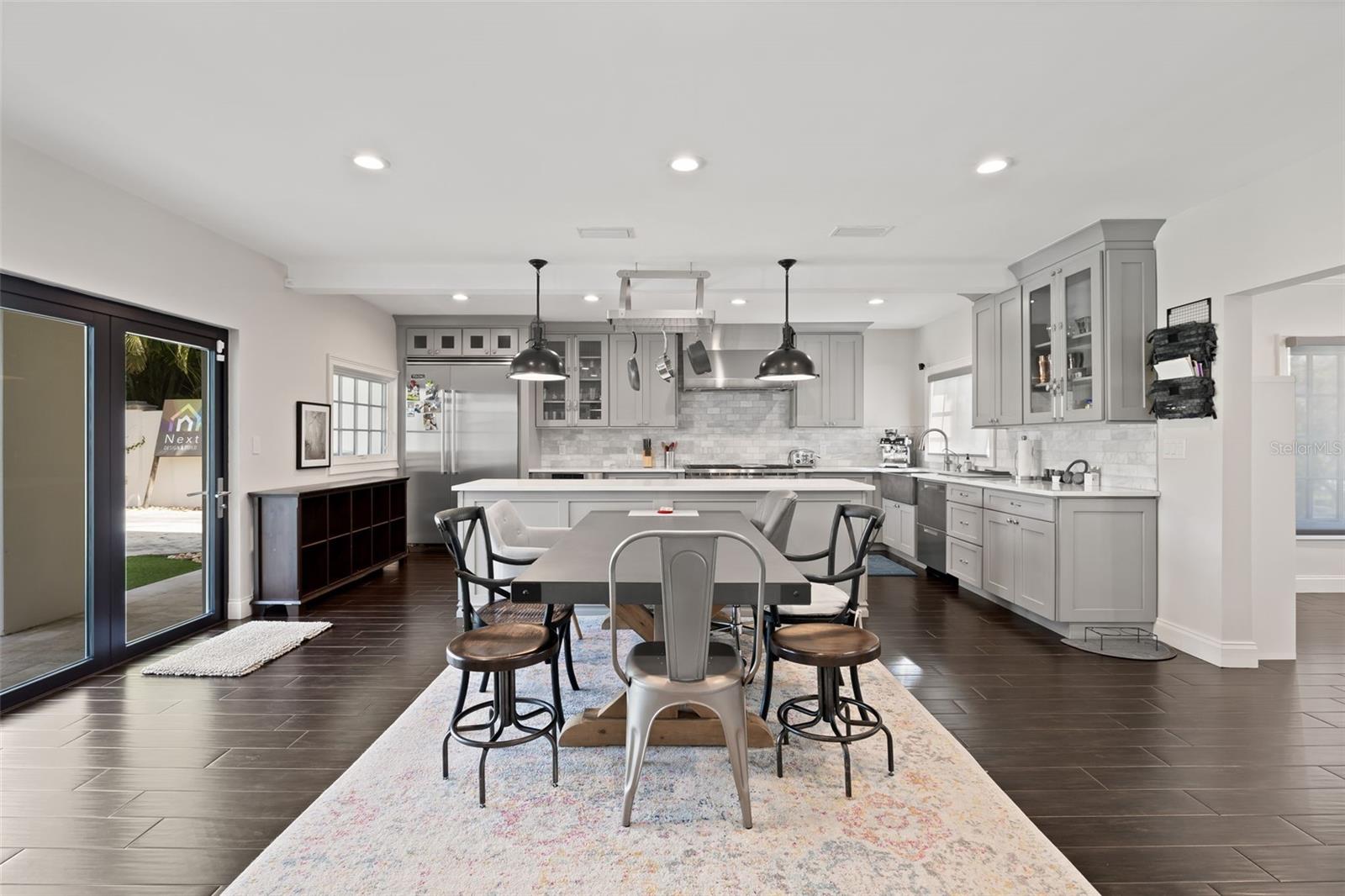 140 BRIGHTWATERS Blvd ST PETERSBURG, FL 33704