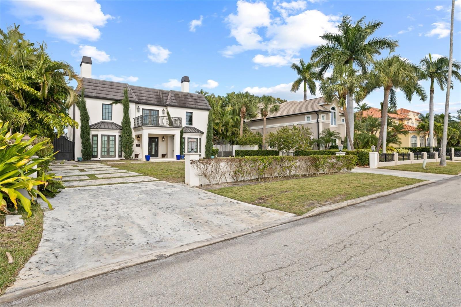 140 BRIGHTWATERS Blvd ST PETERSBURG, FL 33704