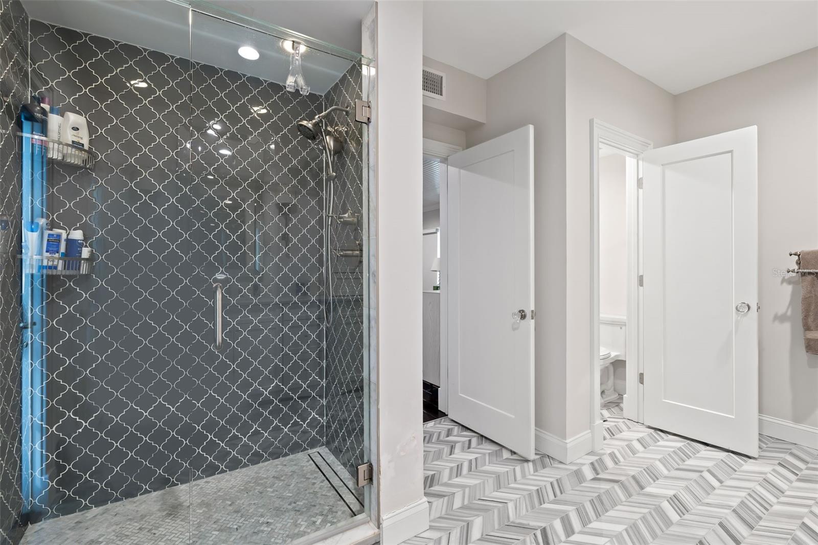 140 BRIGHTWATERS Blvd ST PETERSBURG, FL 33704