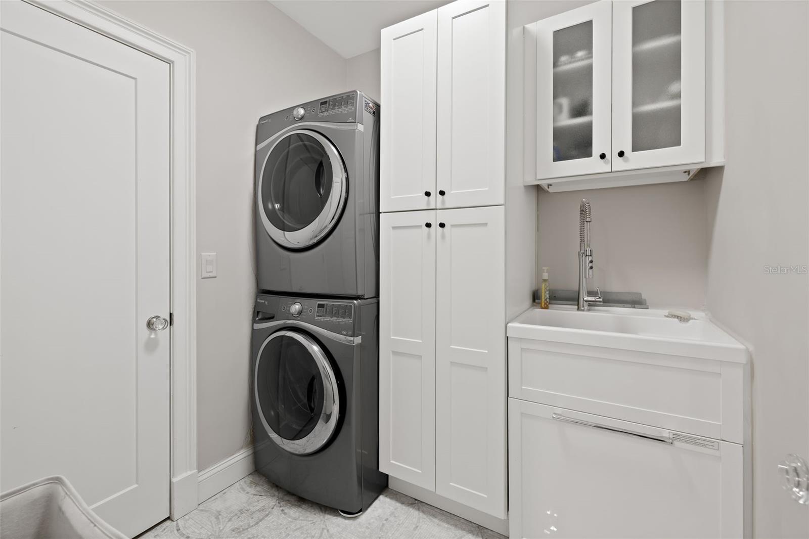 140 BRIGHTWATERS Blvd ST PETERSBURG, FL 33704