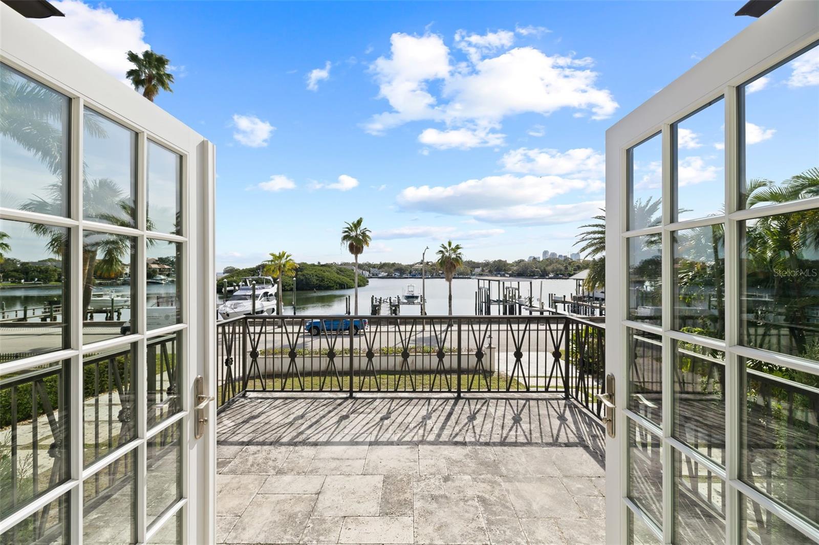 140 BRIGHTWATERS Blvd ST PETERSBURG, FL 33704