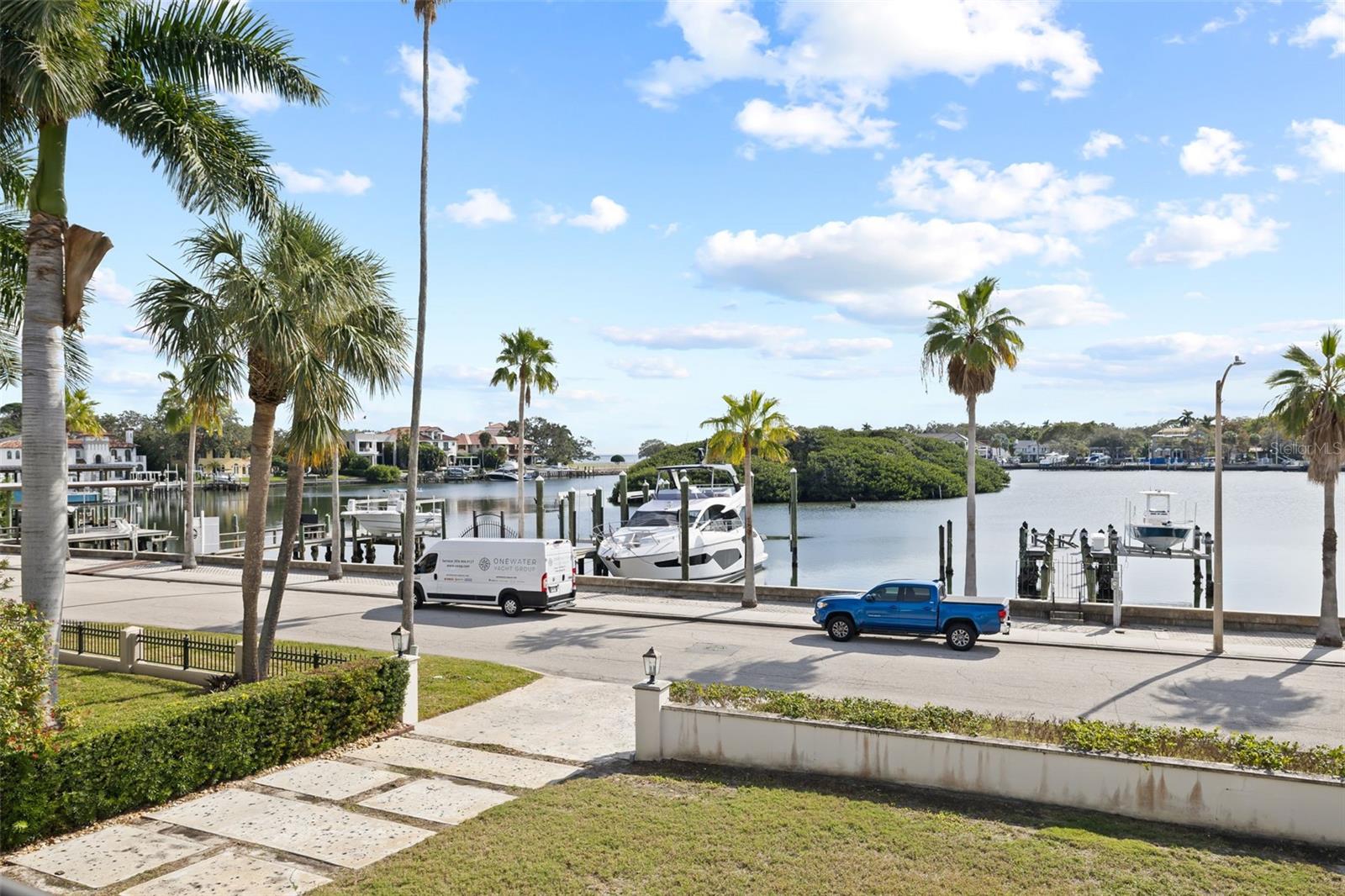 140 BRIGHTWATERS Blvd ST PETERSBURG, FL 33704