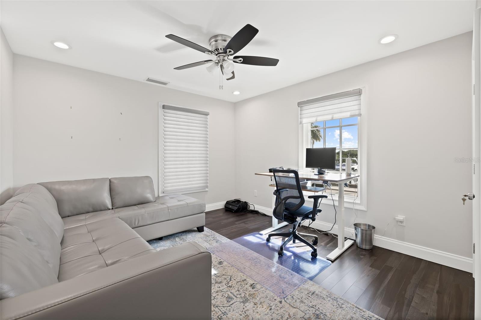 140 BRIGHTWATERS Blvd ST PETERSBURG, FL 33704