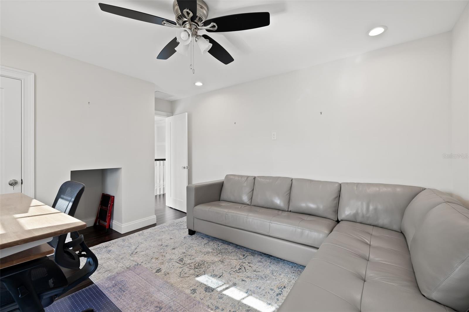 140 BRIGHTWATERS Blvd ST PETERSBURG, FL 33704